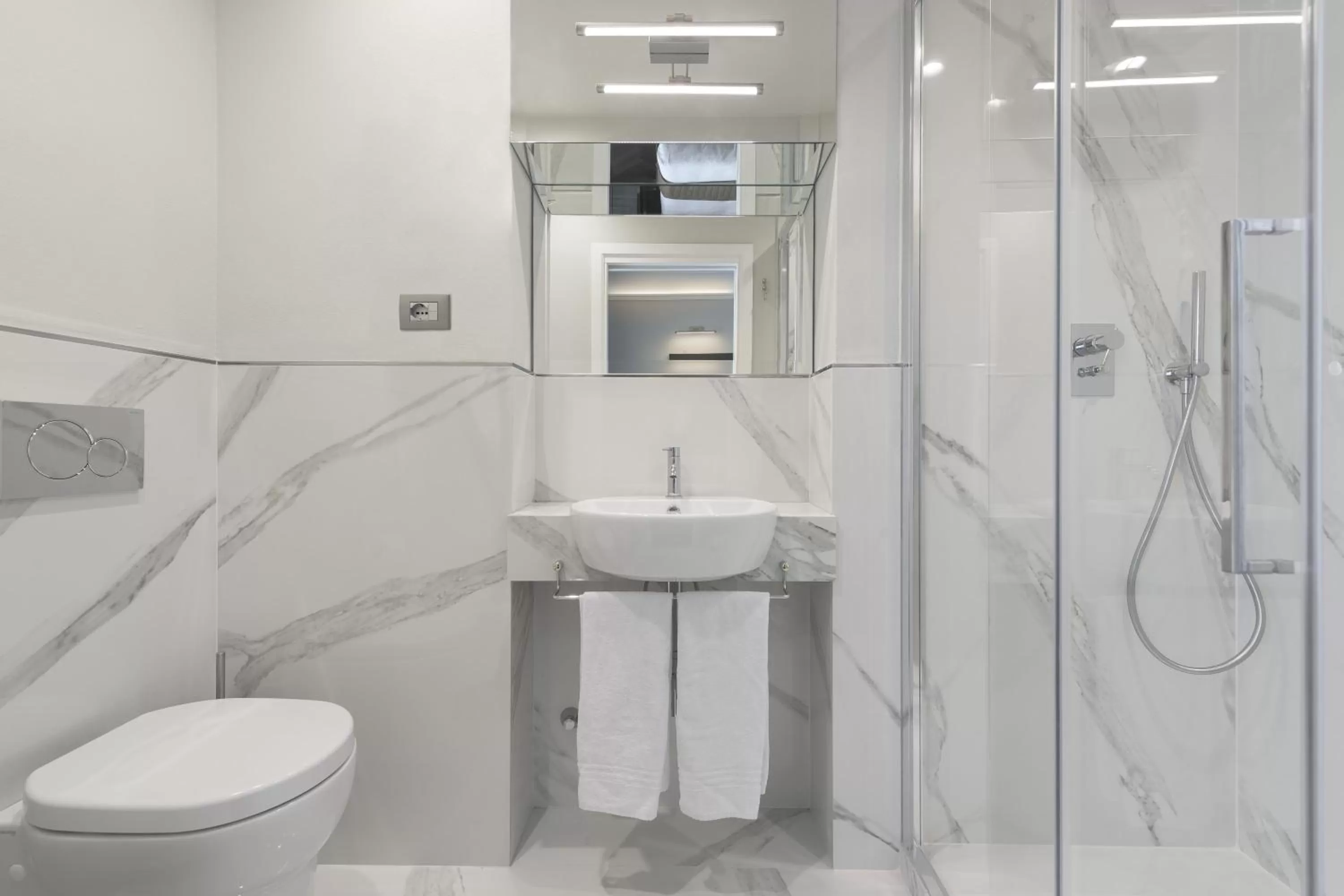 Shower in Albergo Chiusarelli