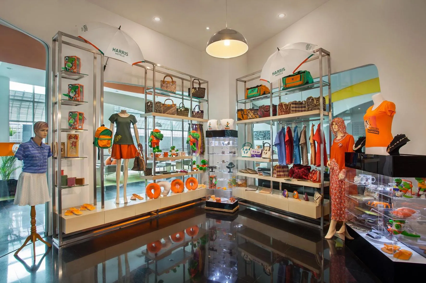 Restaurant/places to eat in HARRIS Hotel & Convention Festival Citylink Bandung