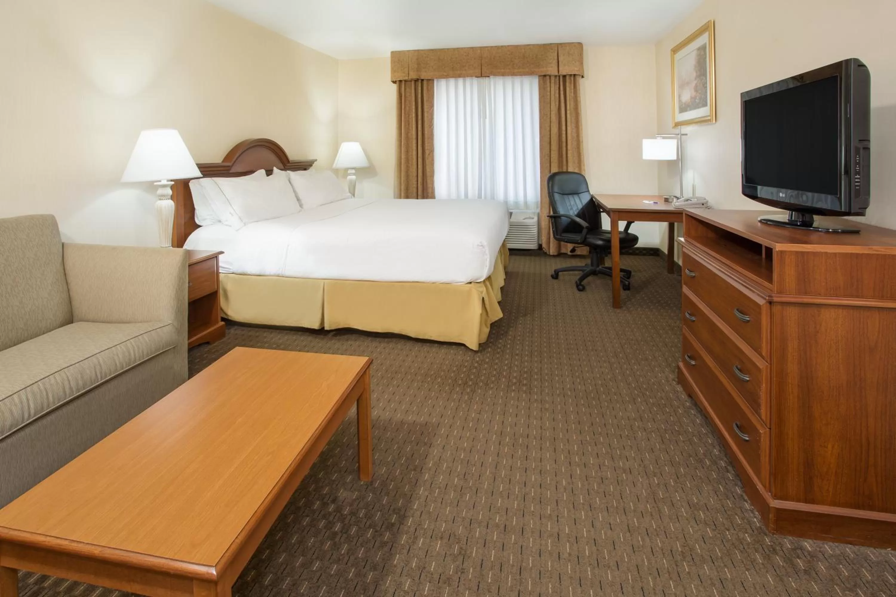 King Room in Holiday Inn Express Hotel & Suites Marion, an IHG Hotel