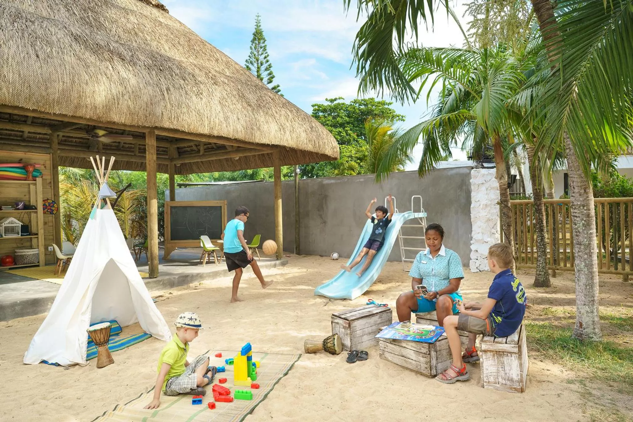 Children play ground in Coin de Mire Attitude