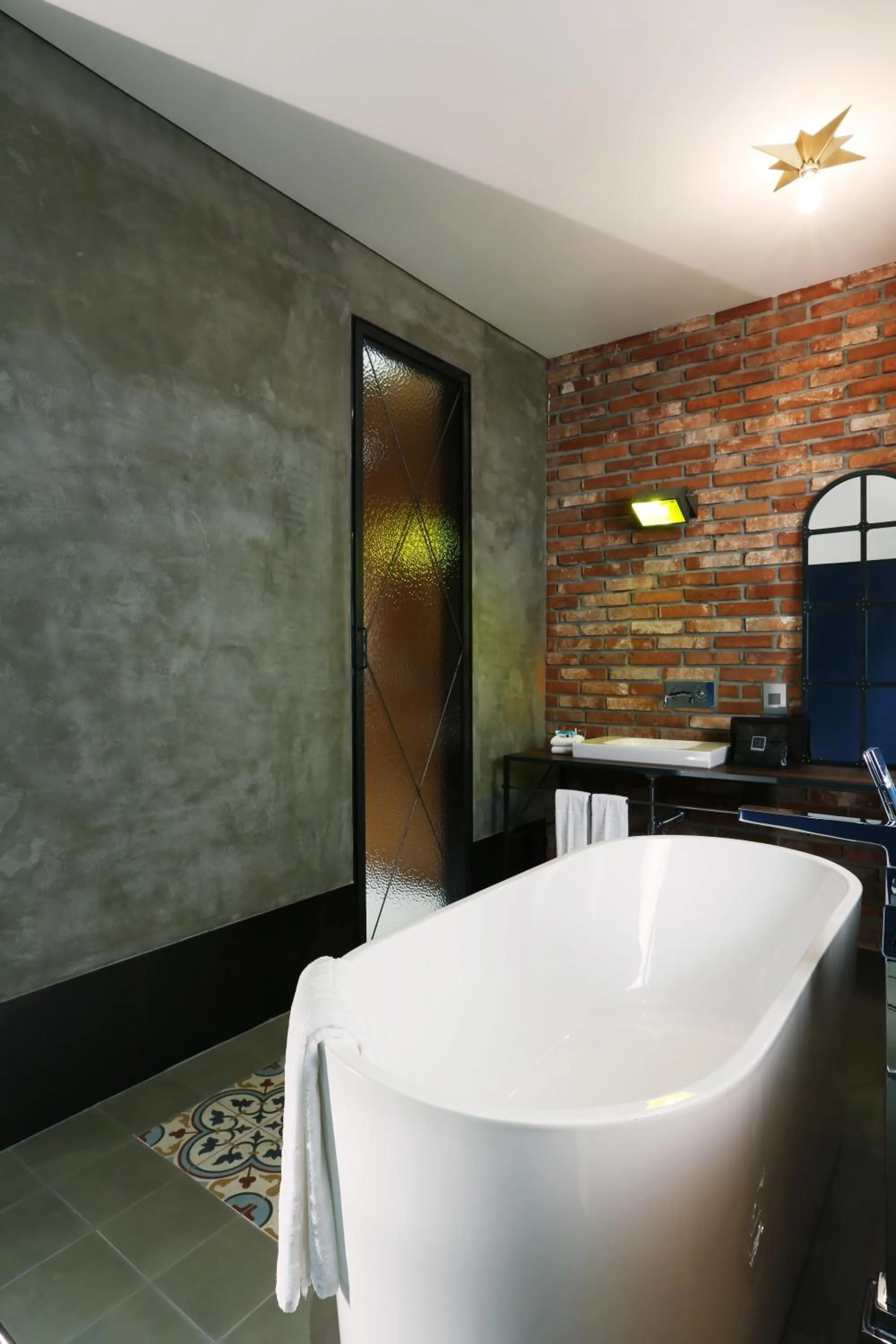 Bathroom, Bed in Boutique Hotel Loft