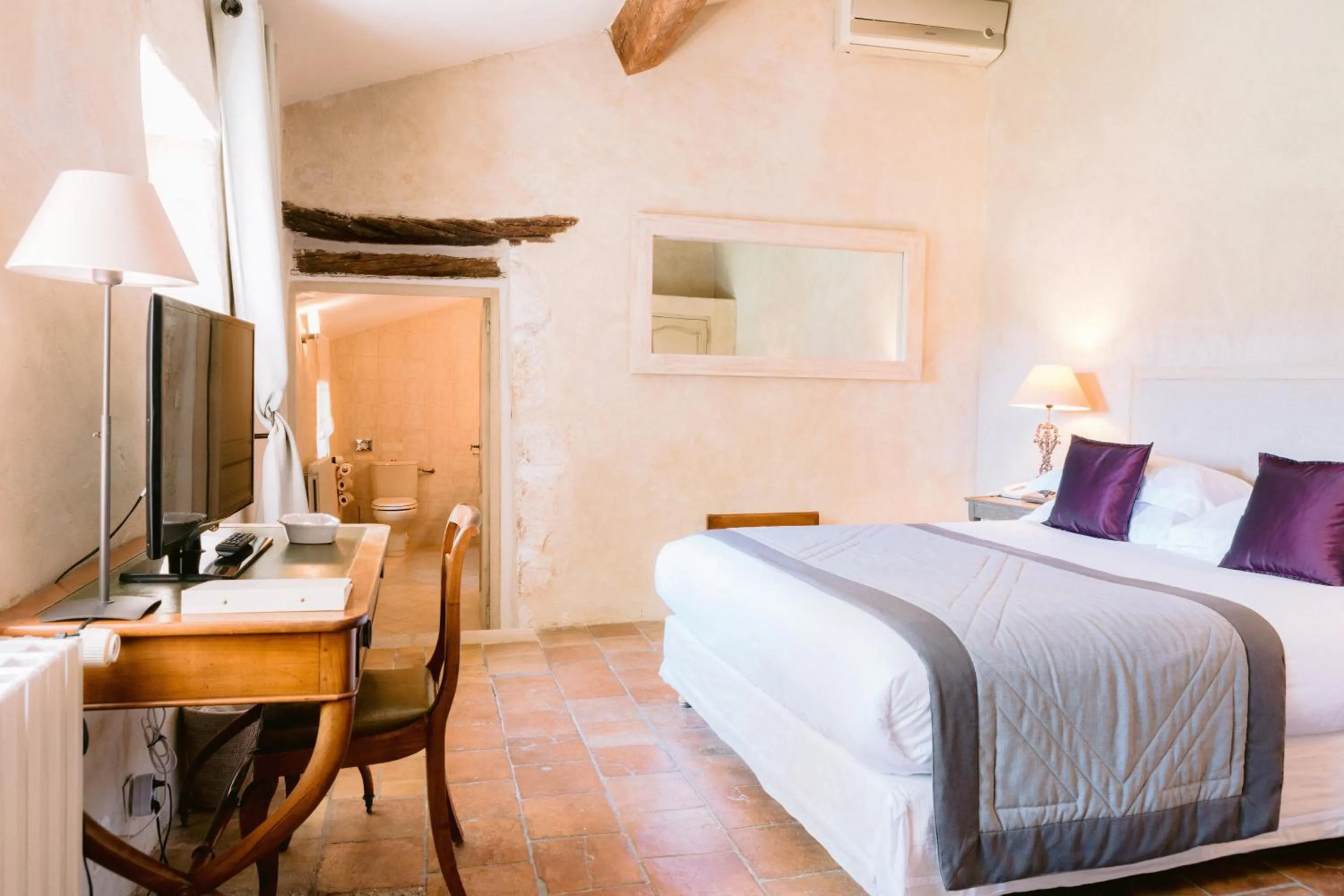 Bedroom, Bed in Le Mas De La Rose - Teritoria