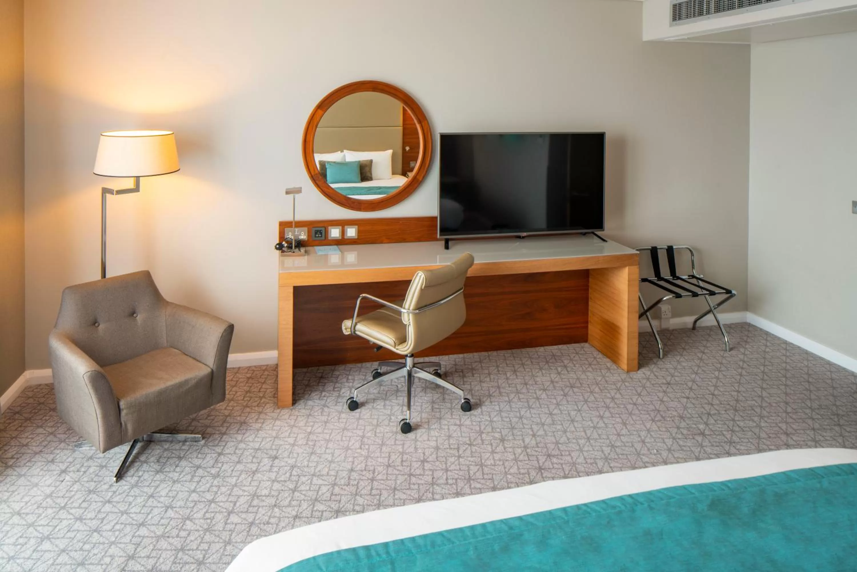 TV and multimedia in Crowne Plaza London - Docklands by IHG