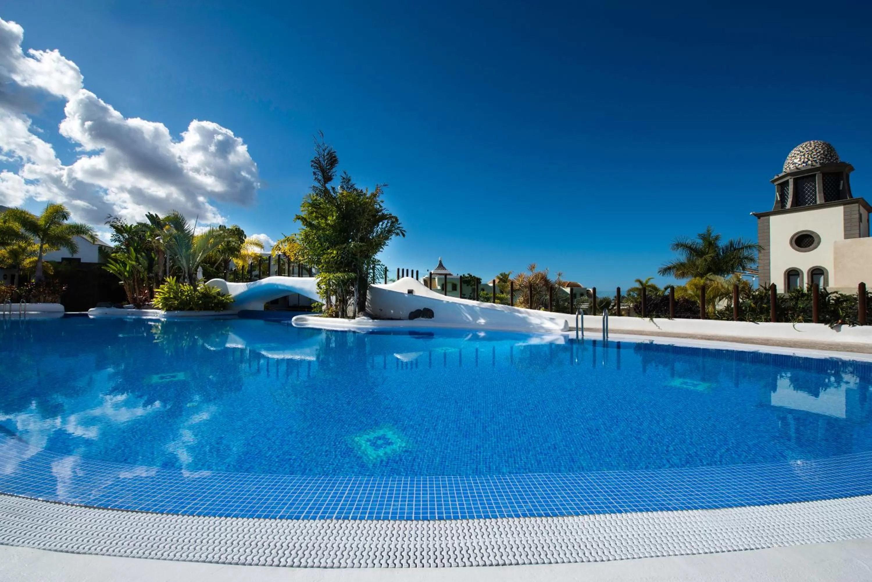 Swimming pool in Hotel Suite Villa Maria