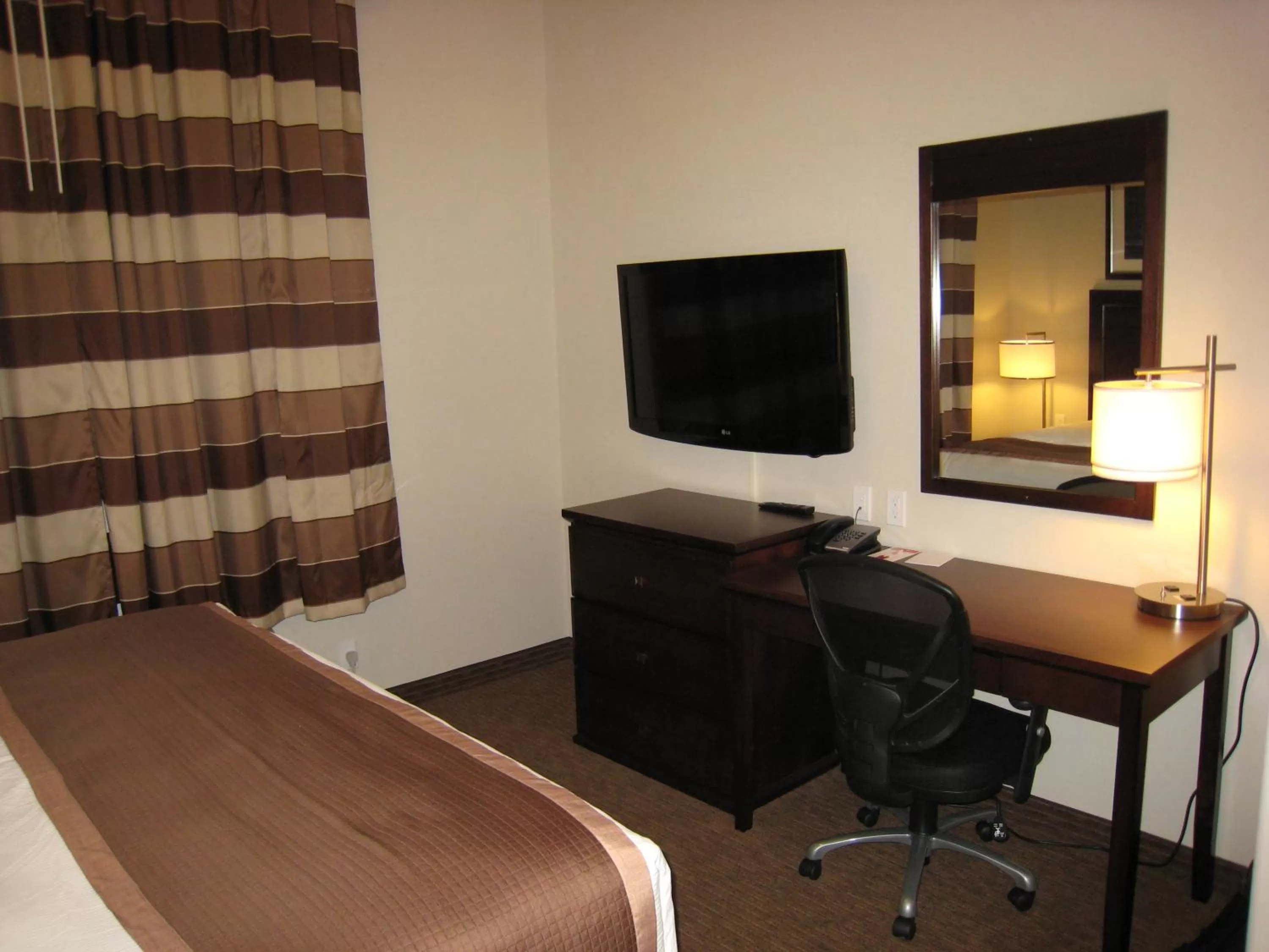 Bed in Ramada by Wyndham Creston