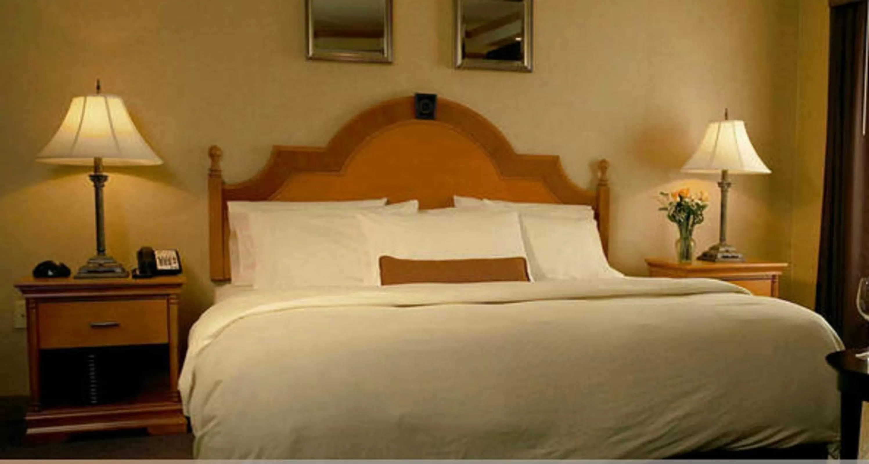 Bed in Ambassador Hotel Milwaukee, Trademark Collection by Wyndham