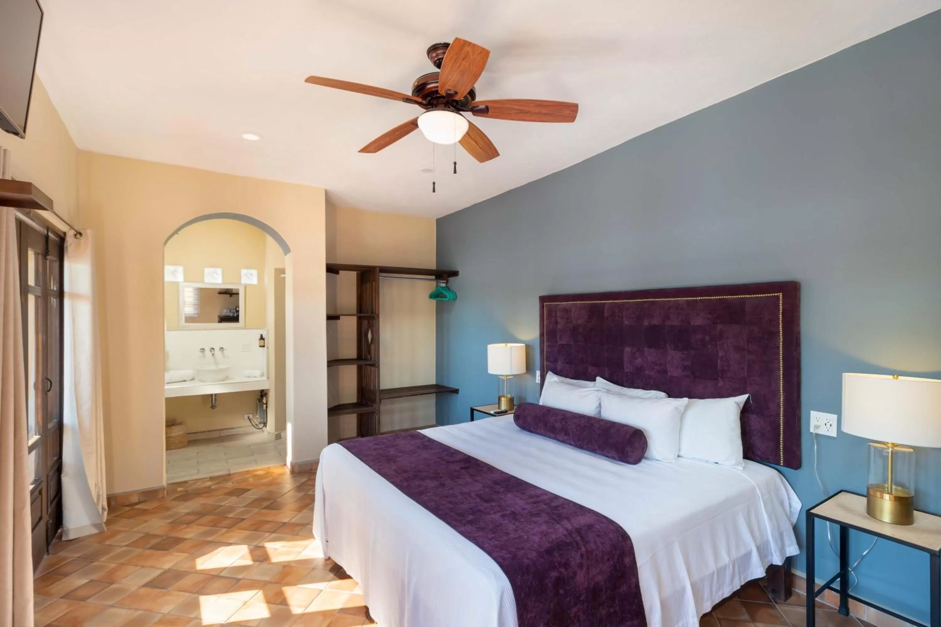 Photo of the whole room, Bed in Hotel 1697 Loreto