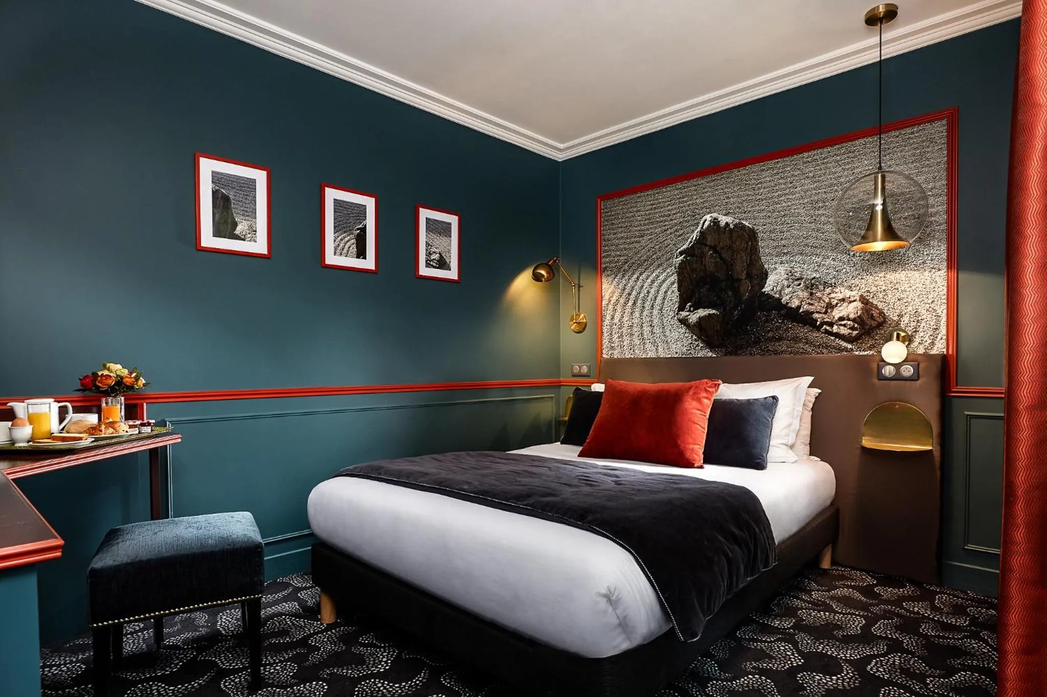 Bedroom, Bed in Montparnasse Daguerre