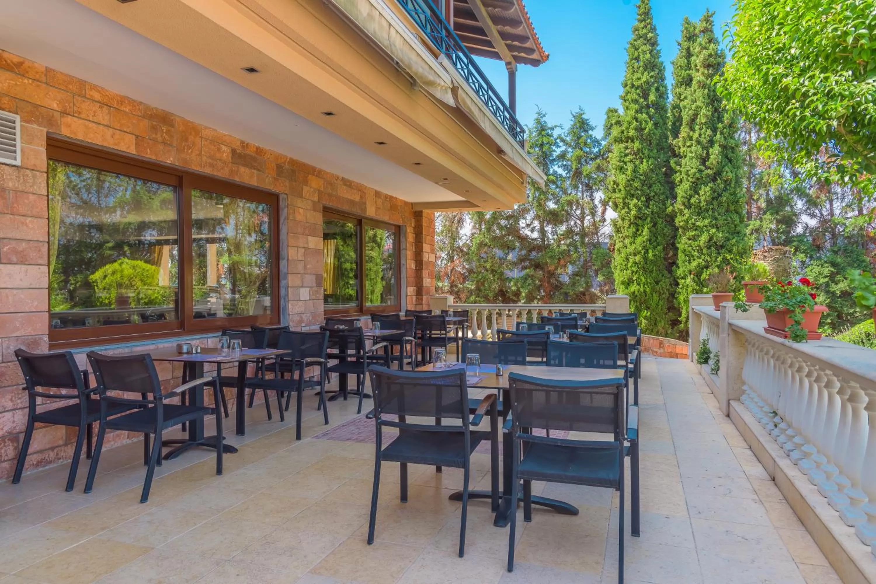 Restaurant/places to eat in Avalon Airport Hotel Thessaloniki