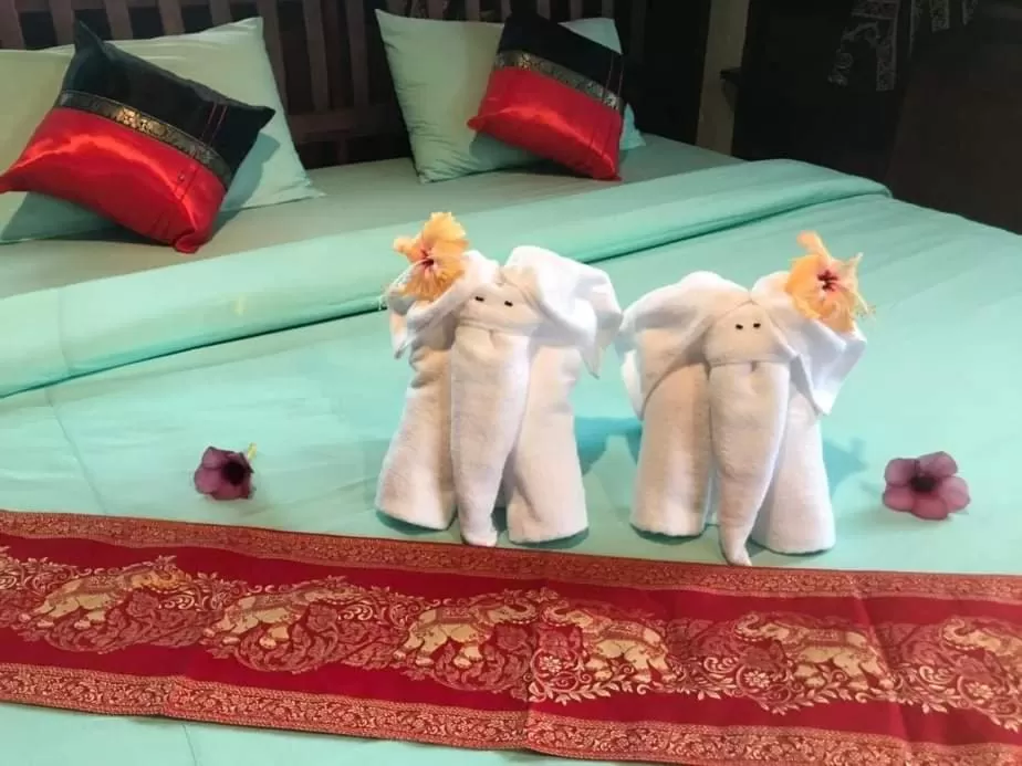 Bed in Khao Sok River & Jungle Resort