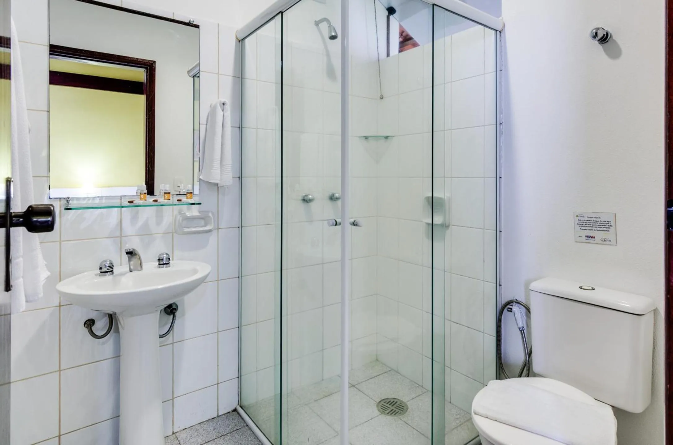 Bathroom in Hotel Coquille