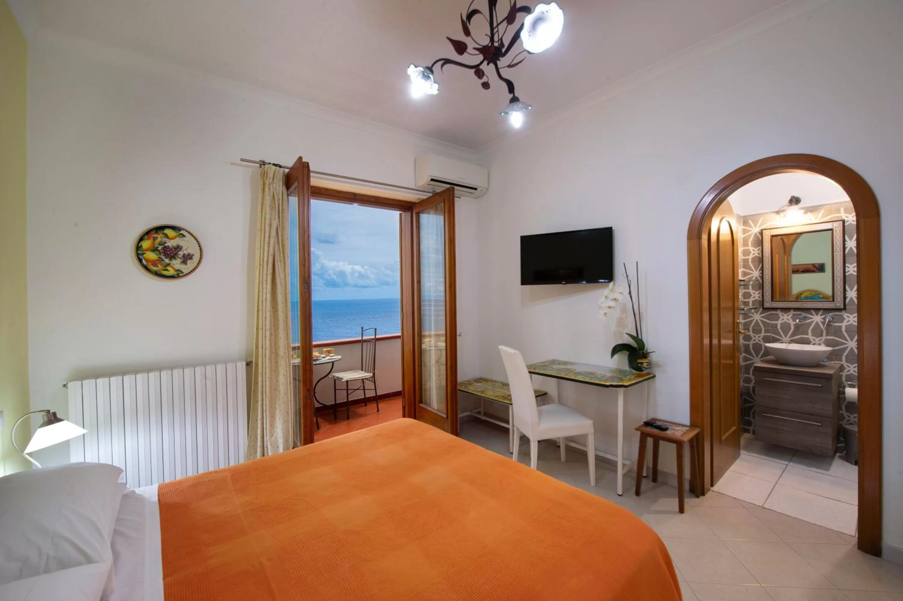 Bedroom, Bed in Il Giardino Dei Limoni