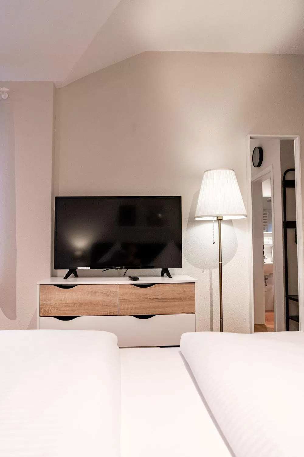 TV and multimedia, Bed in Hotel Beim Schupi Karlsruhe