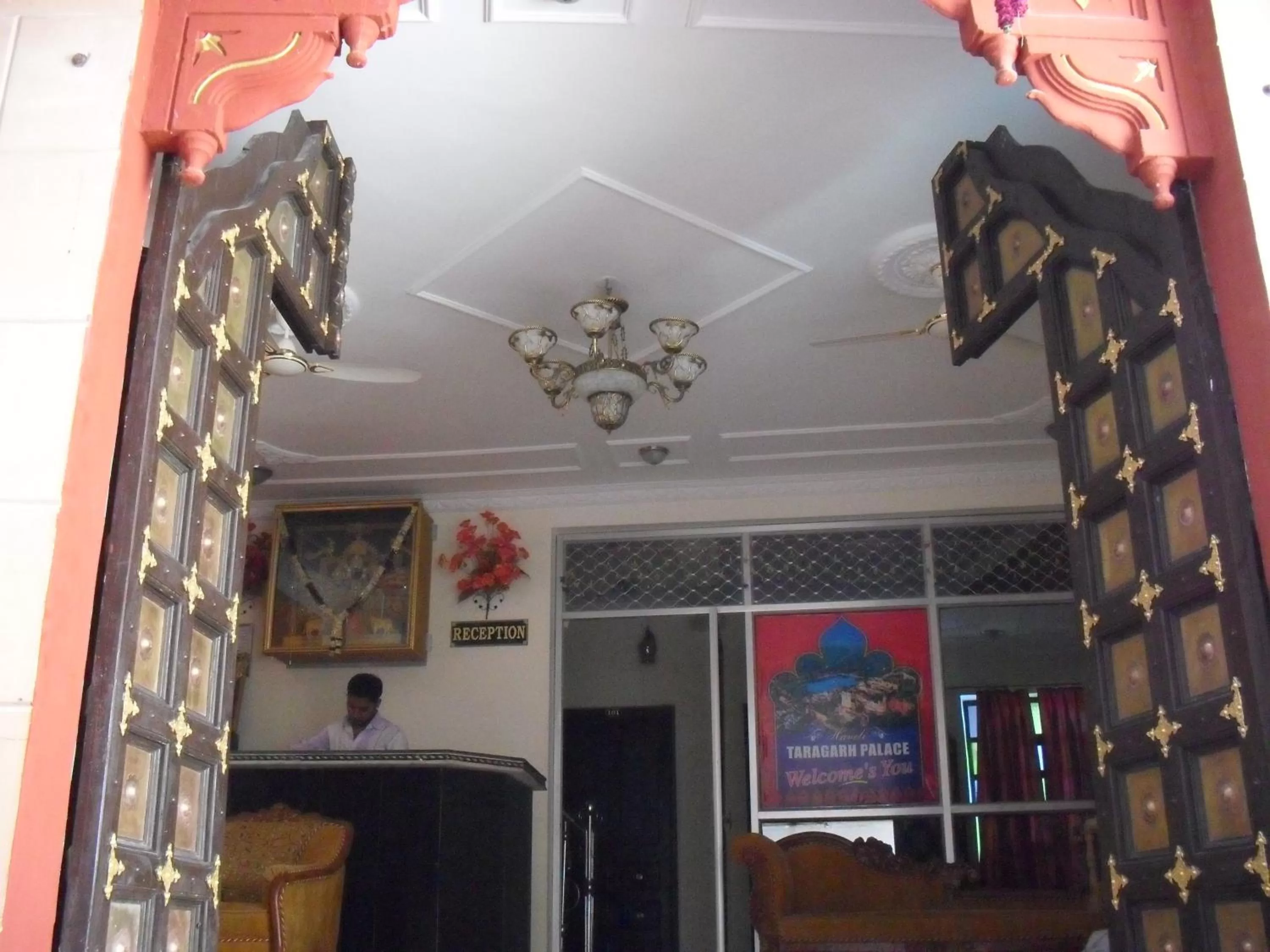 Facade/entrance in Haveli Taragarh Palace