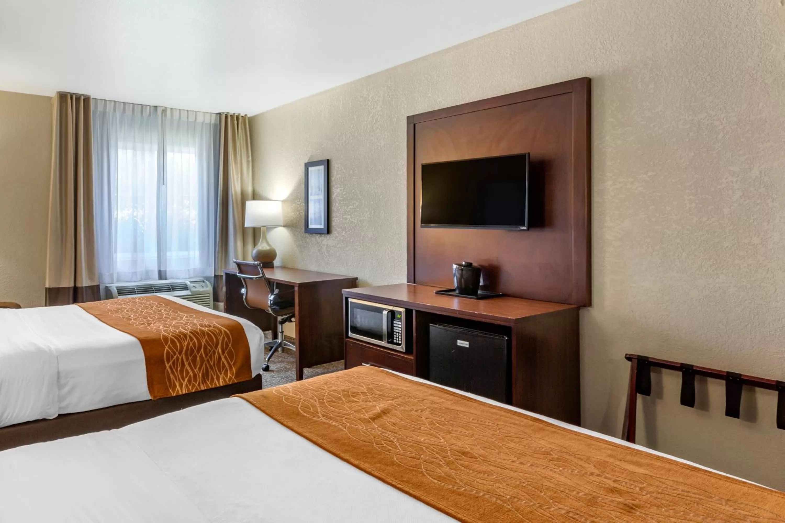 TV and multimedia, Bed in Comfort Inn Layton - Salt Lake City