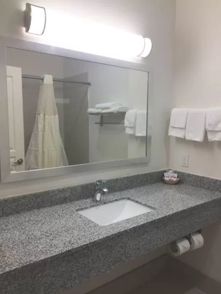 Scottish Inn & Suites - Conroe