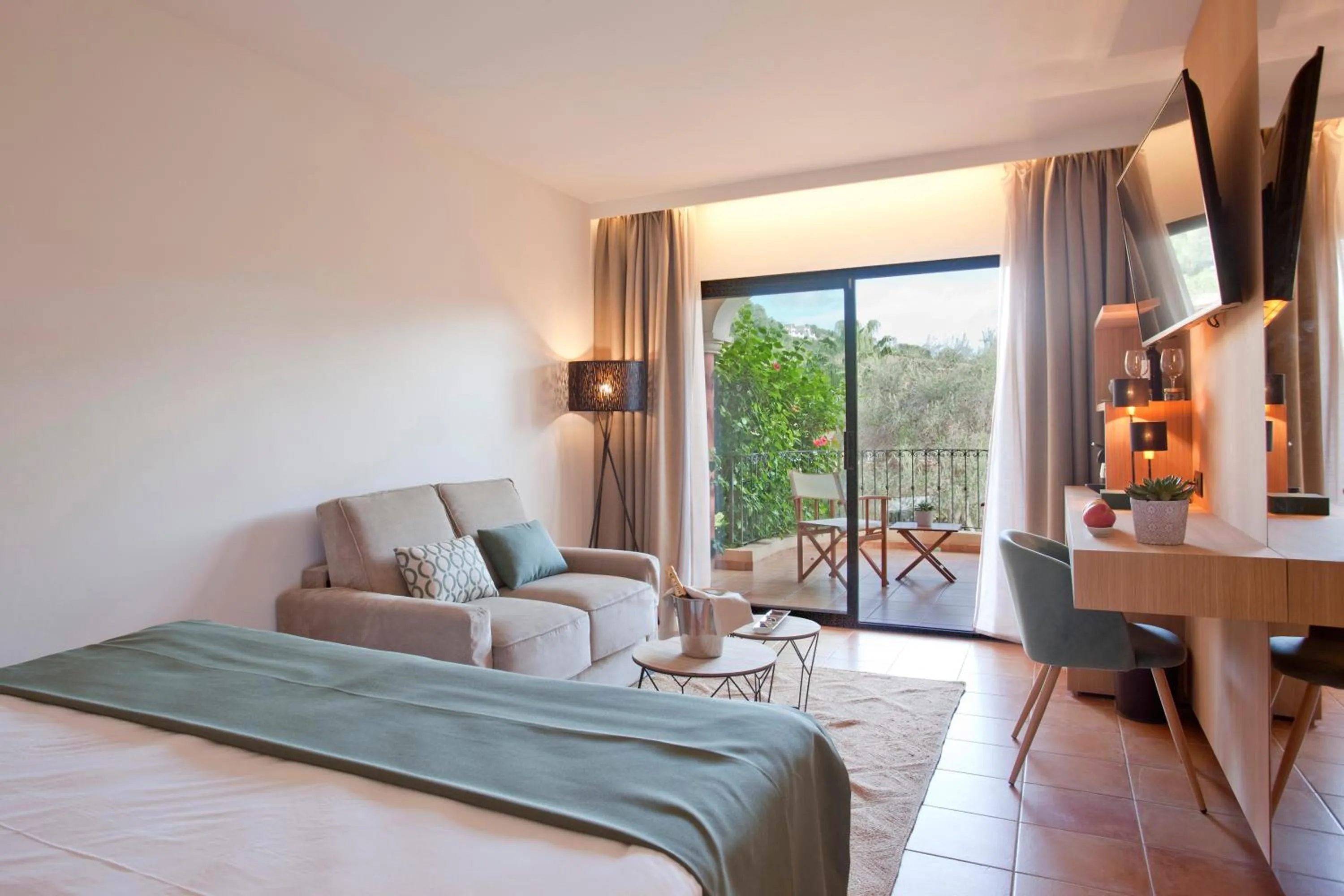 Balcony/Terrace, Bed in Mon Port Hotel & Spa