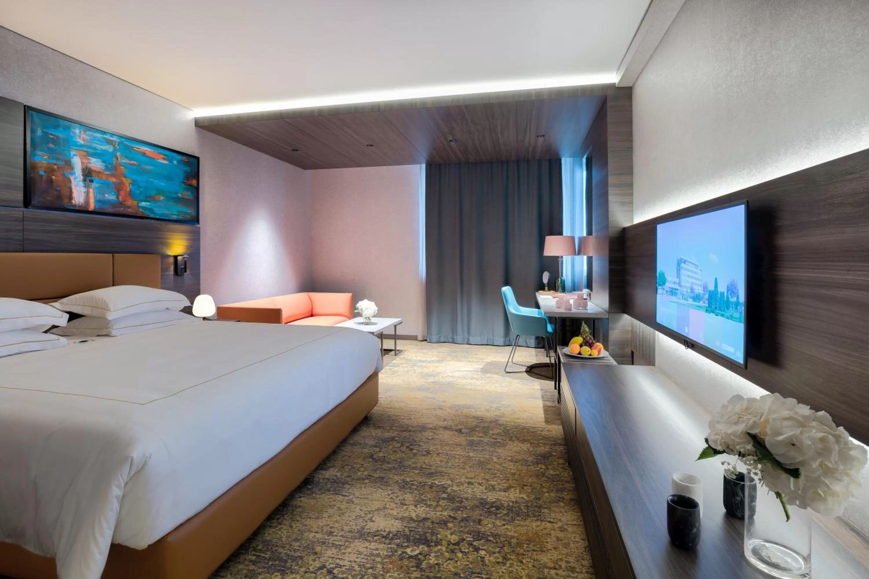 Bedroom, Bed in Emerald Hotel