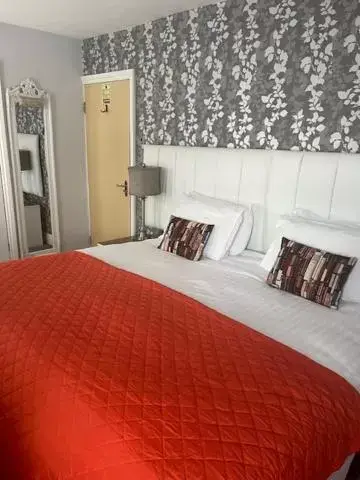 Deluxe Double or Twin Room in The Kenley Hotel Deluxe Double or Twin Room in The Kenley Hotel