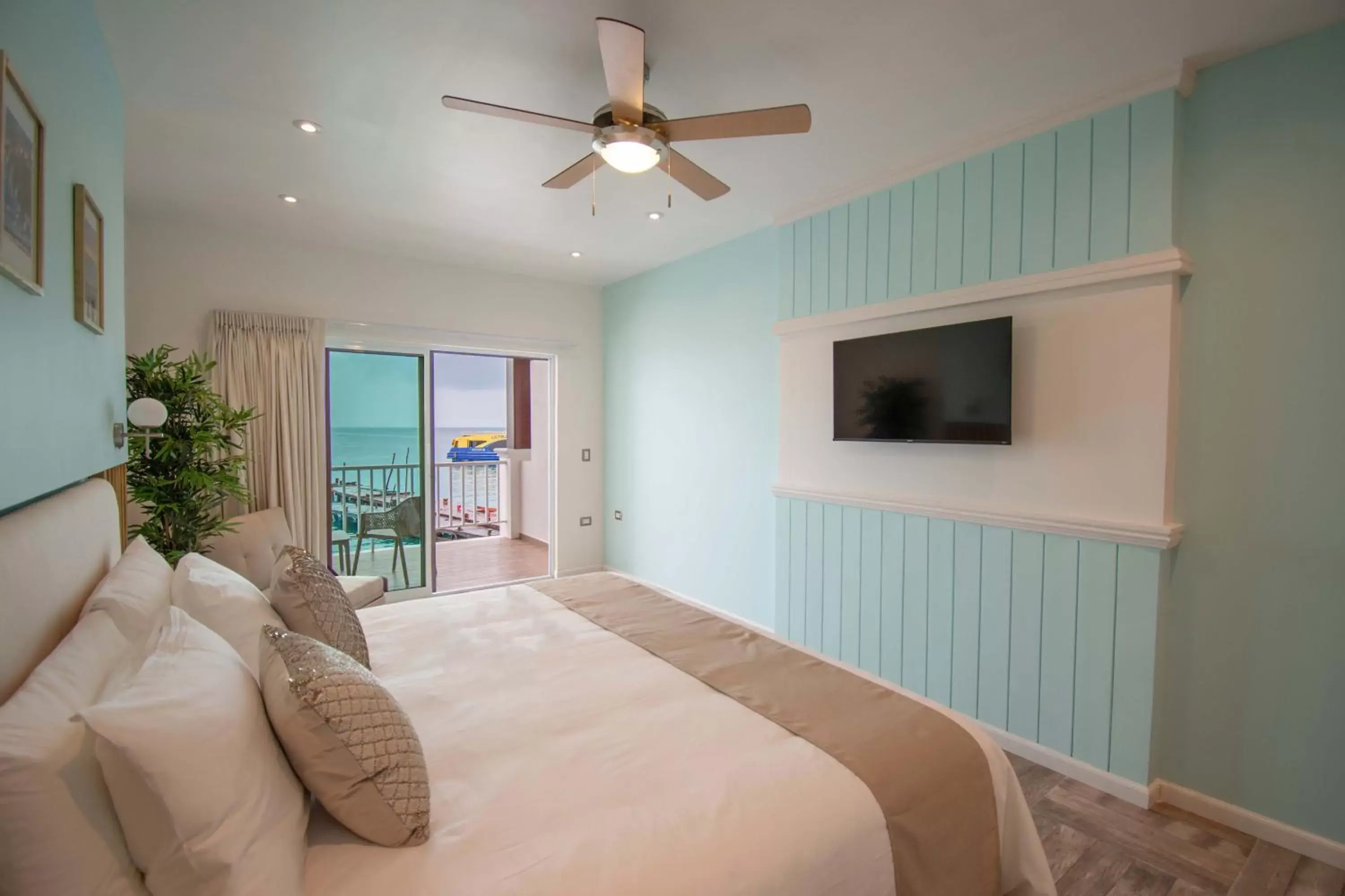 Deluxe Double Room with Balcony in Ocean Suites Bartolome Deluxe Double Room with Balcony in Ocean Suites Bartolome