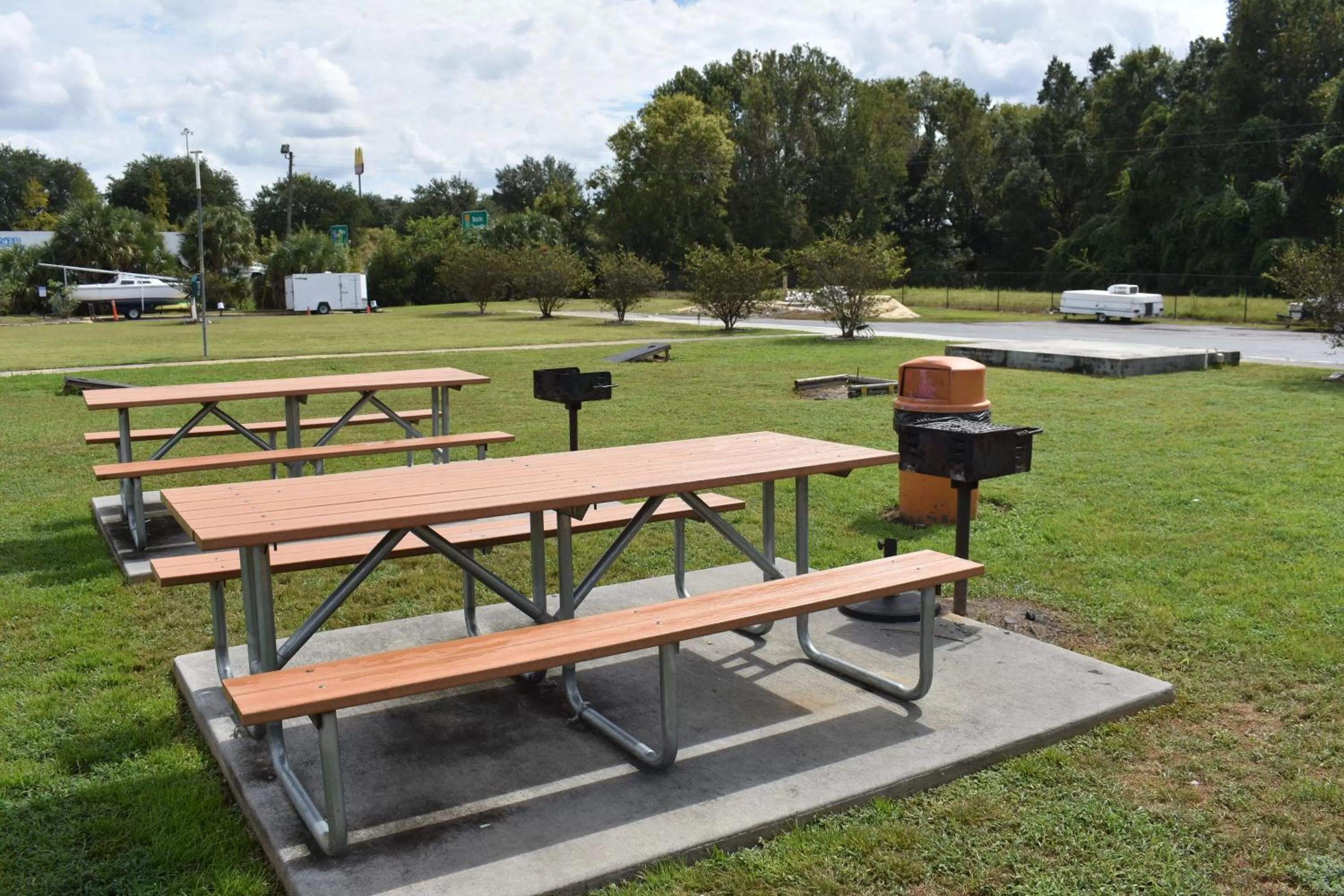 Property building in Days Inn by Wyndham Wildwood I-75