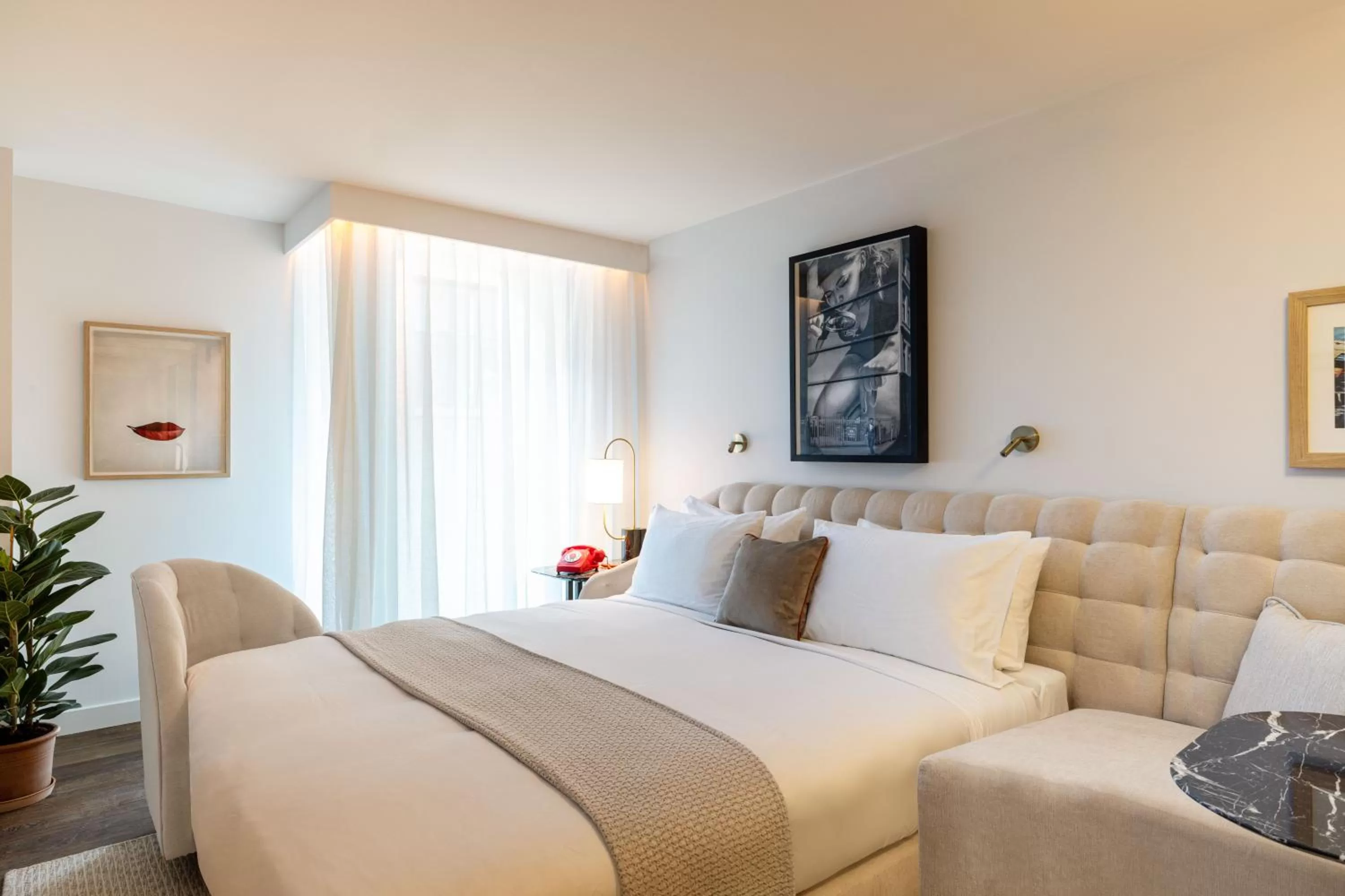 Chamber King in Virgin Hotels Glasgow