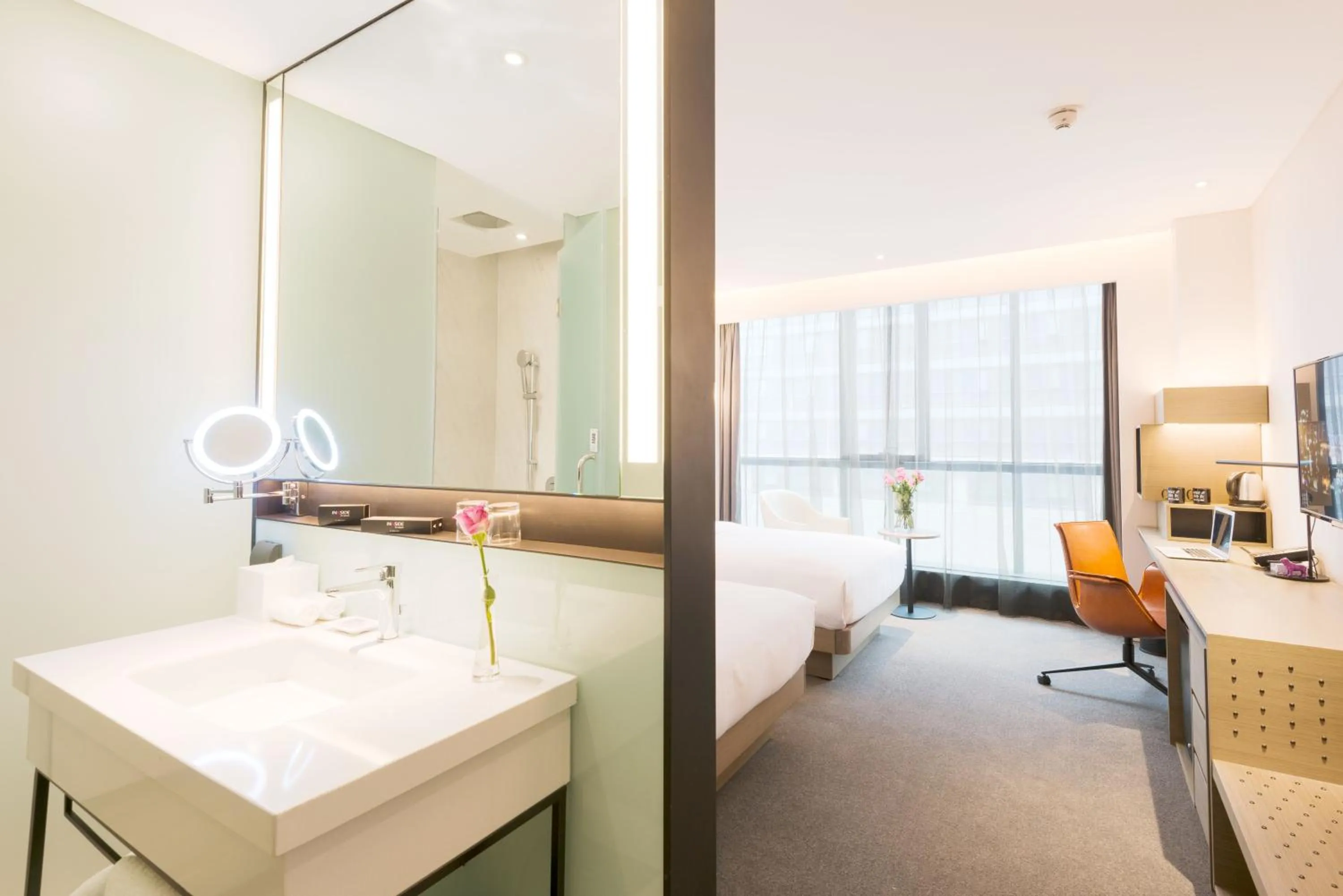 Photo of the whole room in INNSiDE by Meliá Zhengzhou