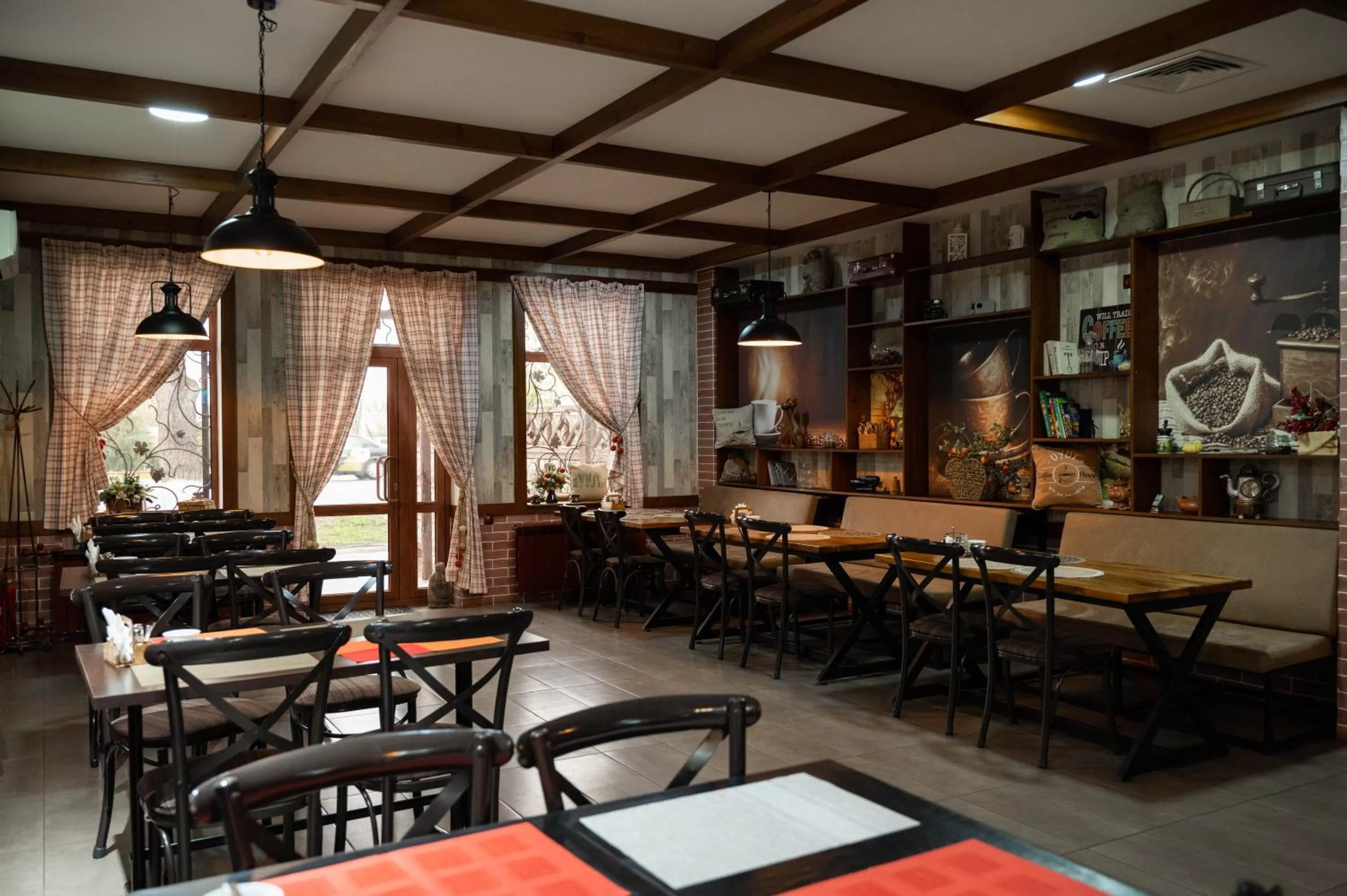 Restaurant/Places to Eat in UYUTNYY DOM