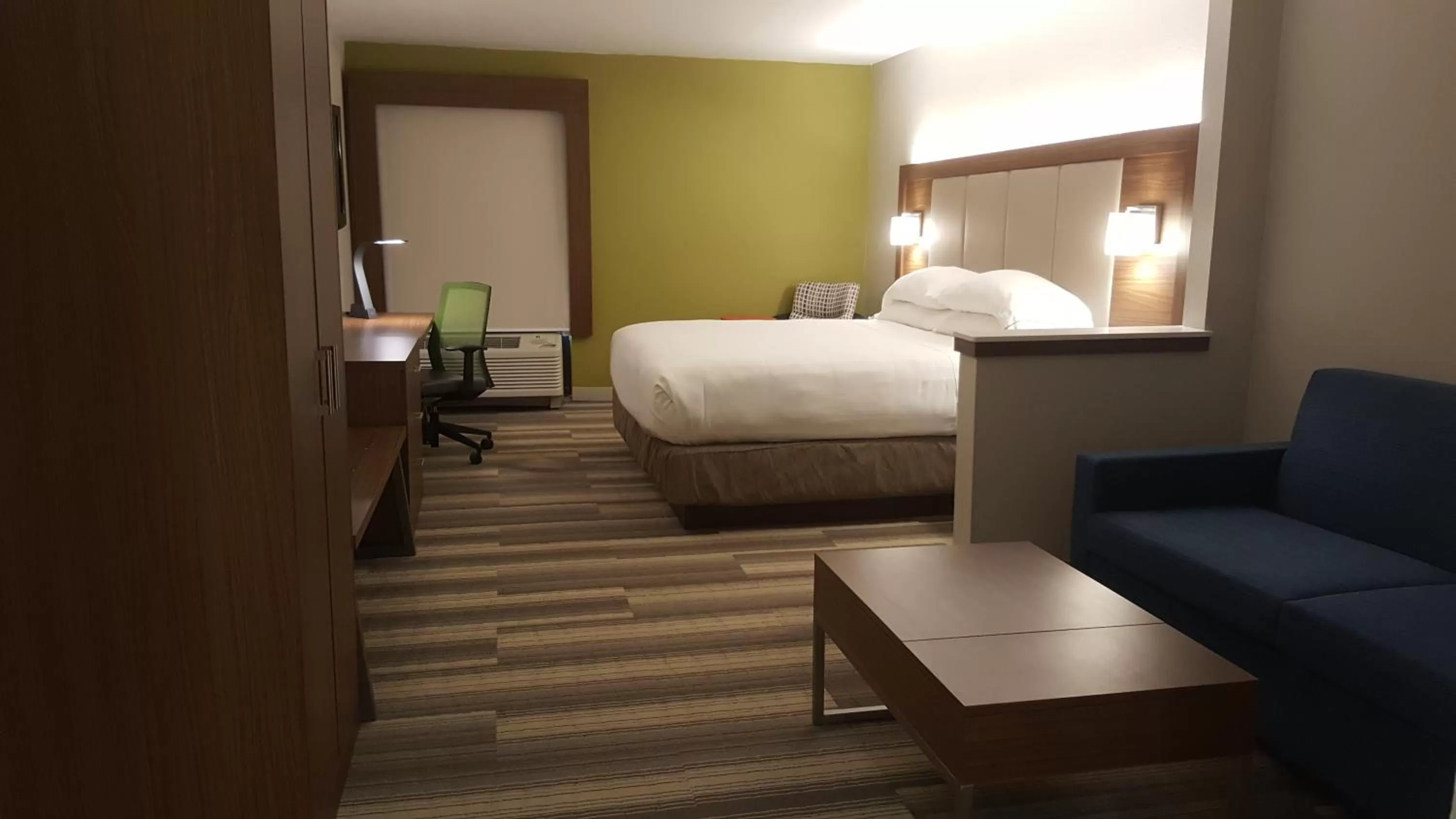 Photo of the whole room, Bed in Holiday Inn Express Hotel & Suites Jacksonville-South by IHG
