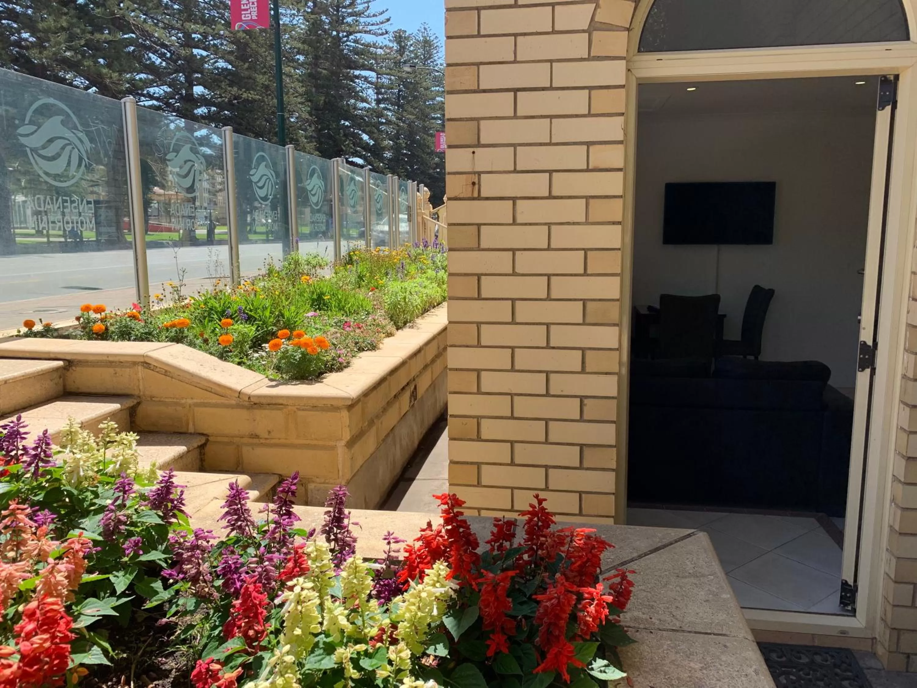 Patio in Ensenada Motor Inn and Suites