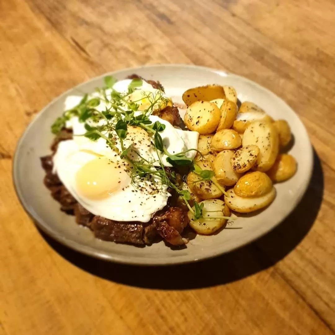 Food and drinks in The George Hotel