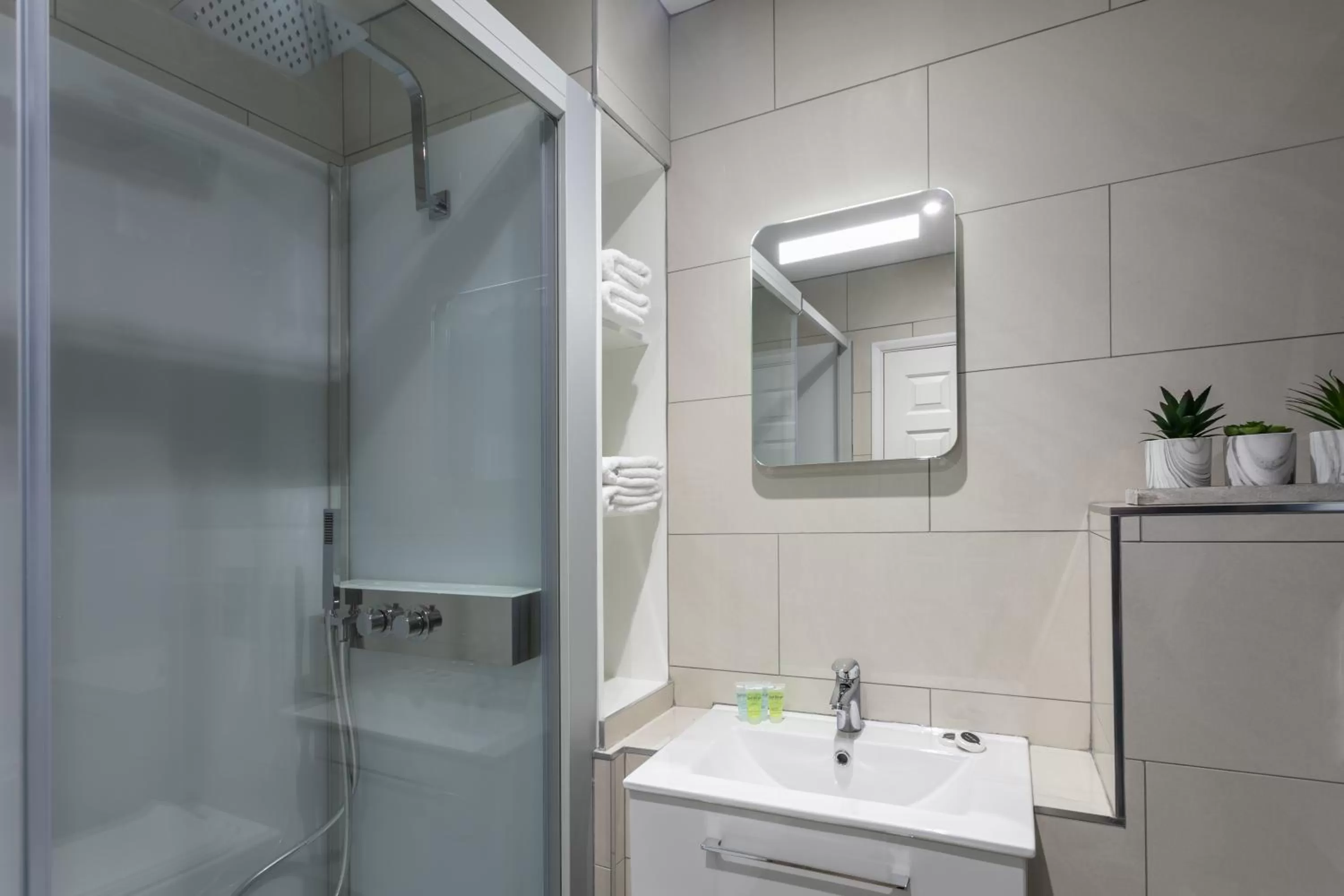 Shower in Roydon Marina Village Hotel