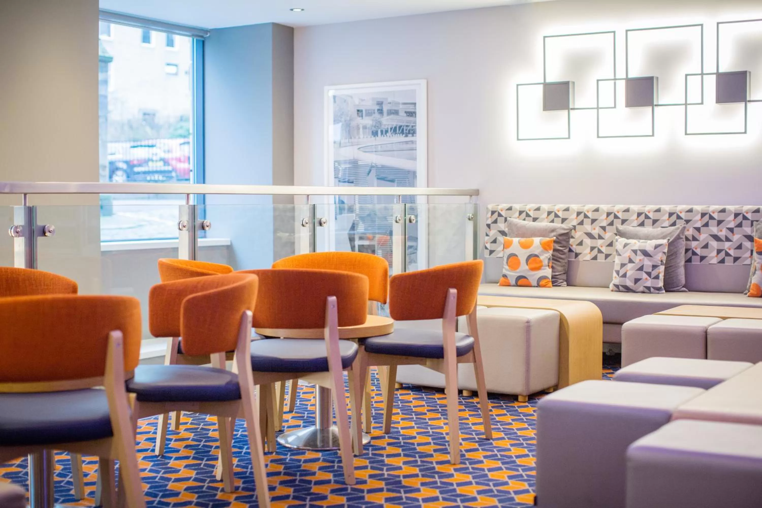 Lobby or reception in Holiday Inn Express Edinburgh – Royal Mile by IHG