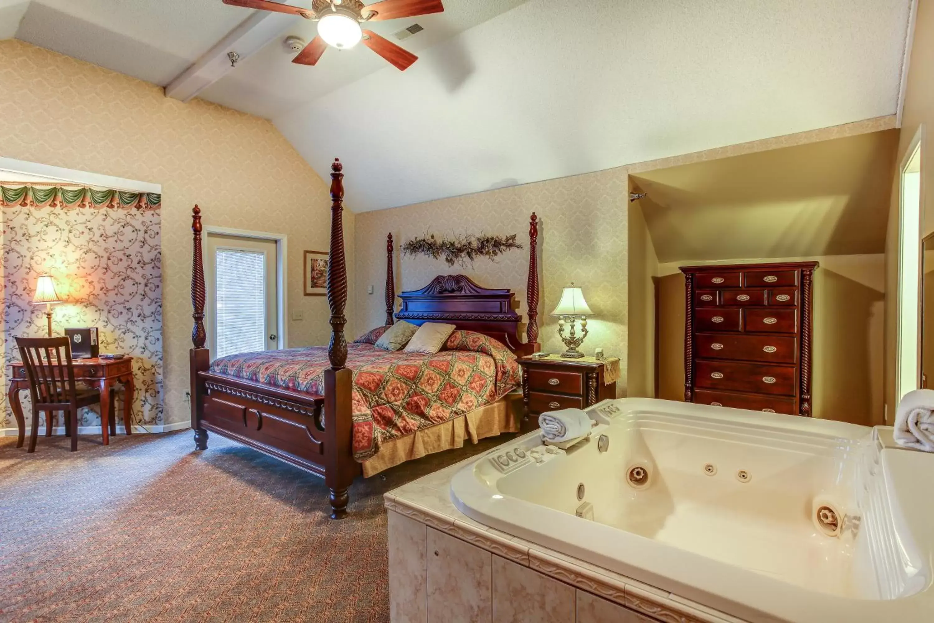 Executive Suite in Afton House Inn Executive Suite in Afton House Inn