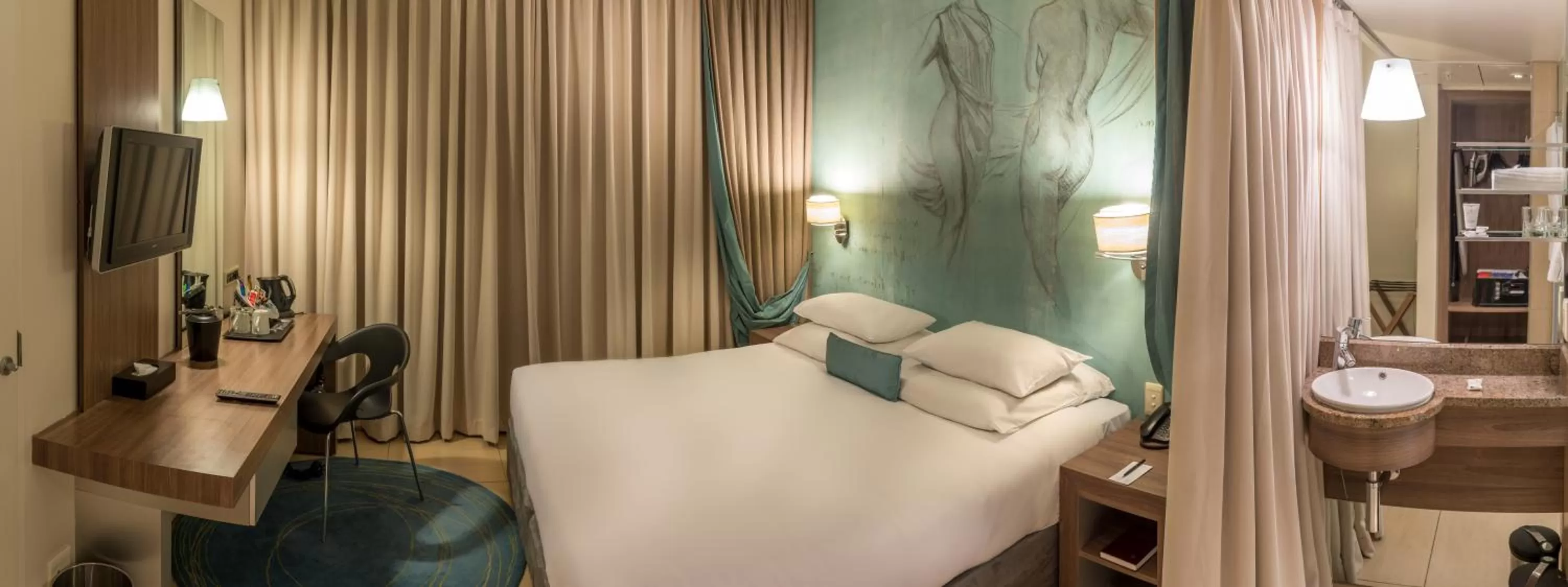 Bed in Metcourt at Emperors Palace