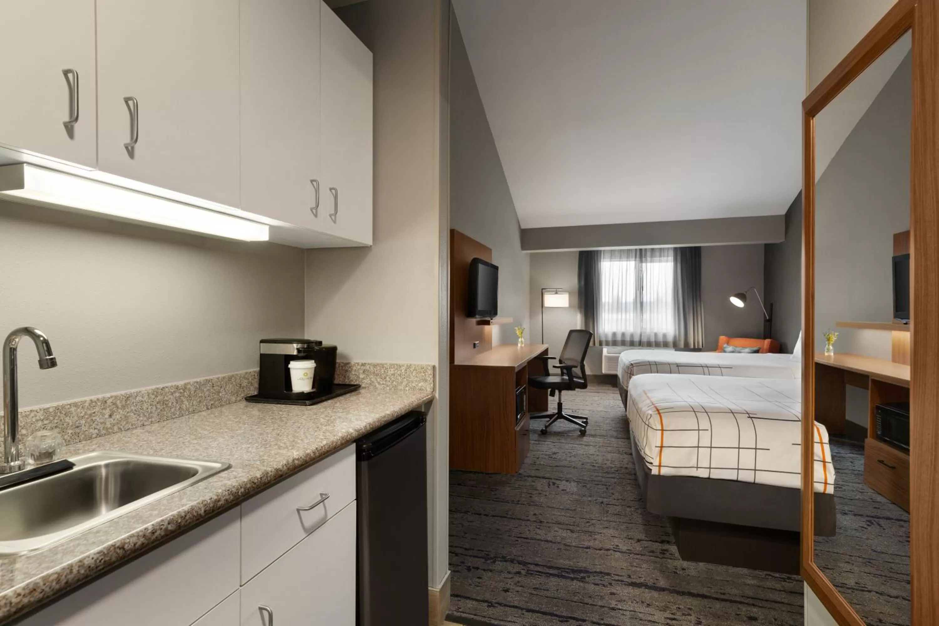 Bedroom, Bed in La Quinta by Wyndham Salem OR