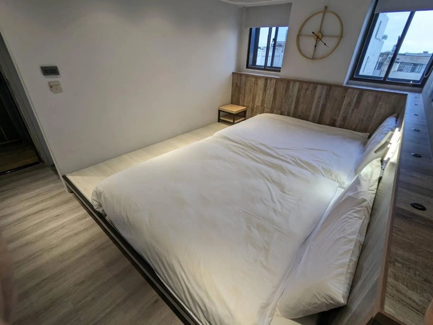 Bed in 亞馨文旅 近東大門夜市 有免費停車場 可自助入住