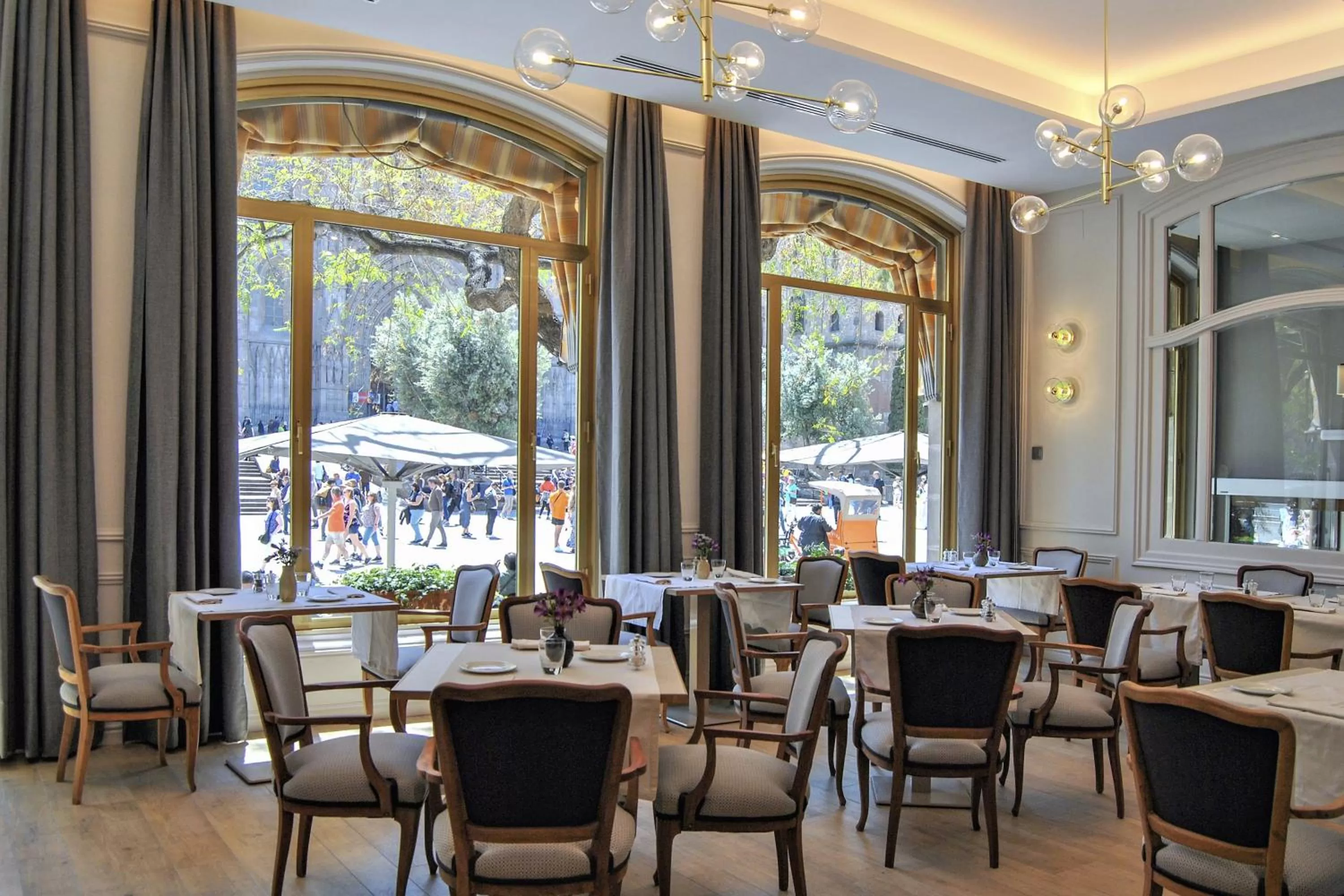 Restaurant/places to eat in Lamaro Hotel