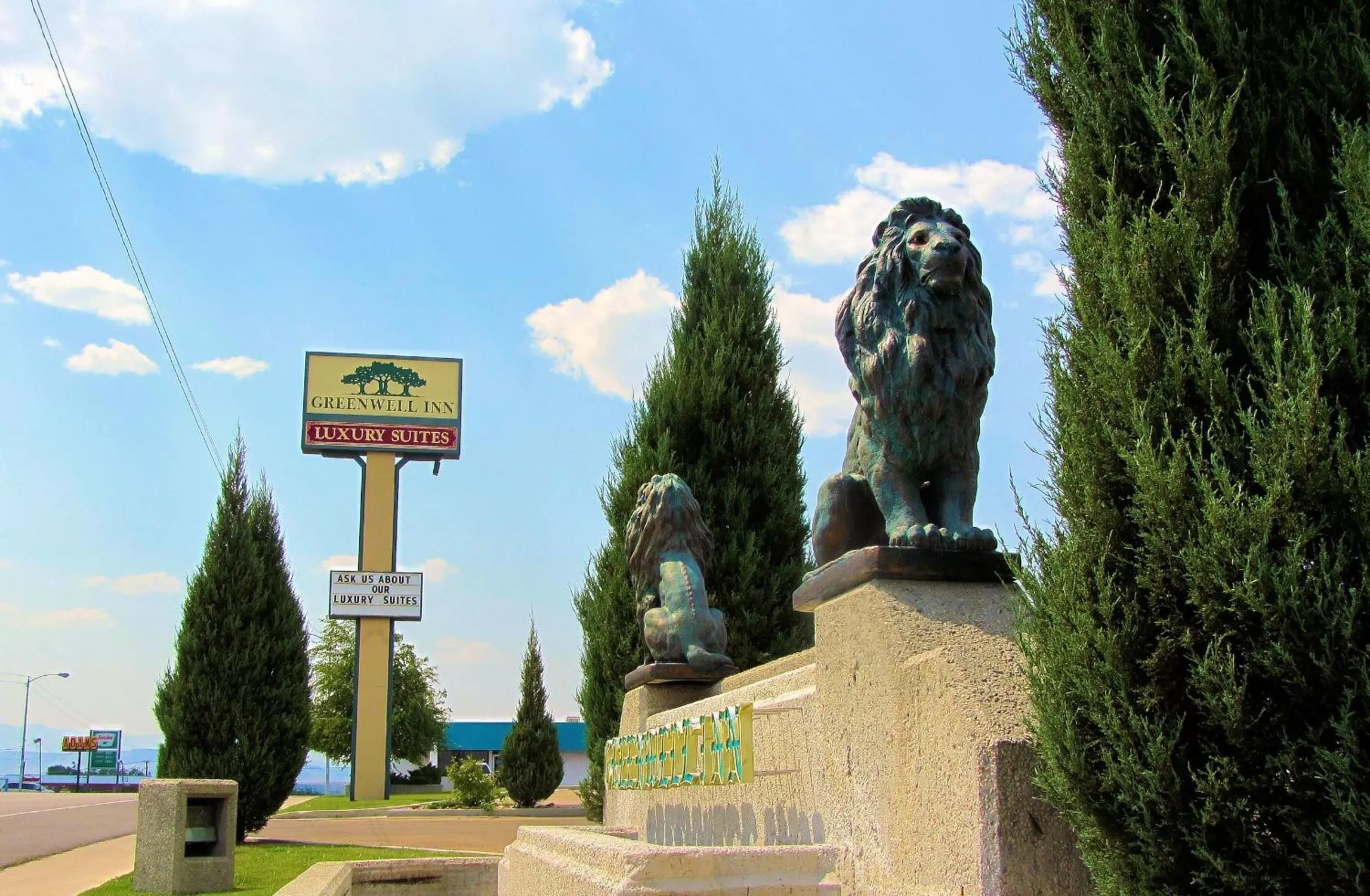 Facade/entrance in Greenwell Inn