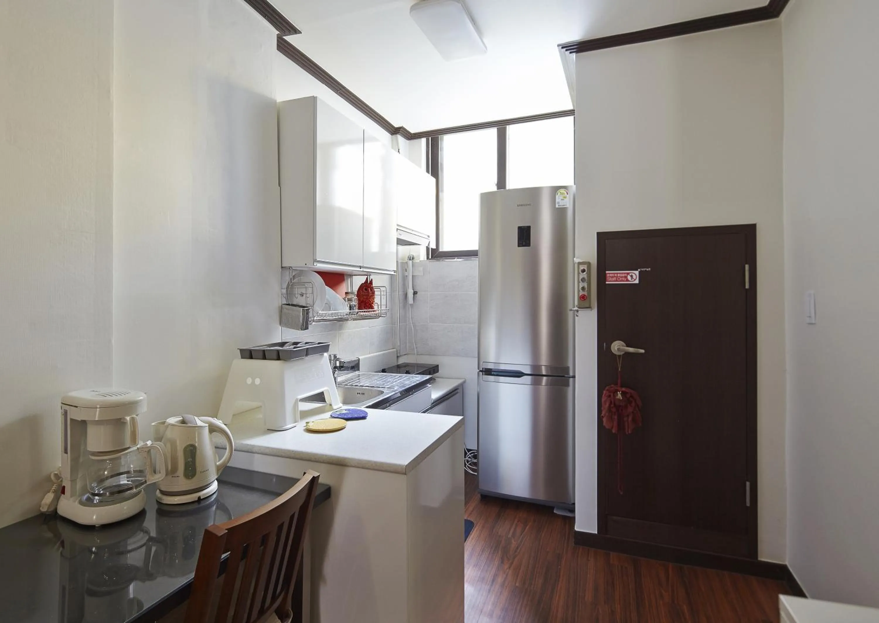 Communal kitchen in Jiwoljang Guesthouse