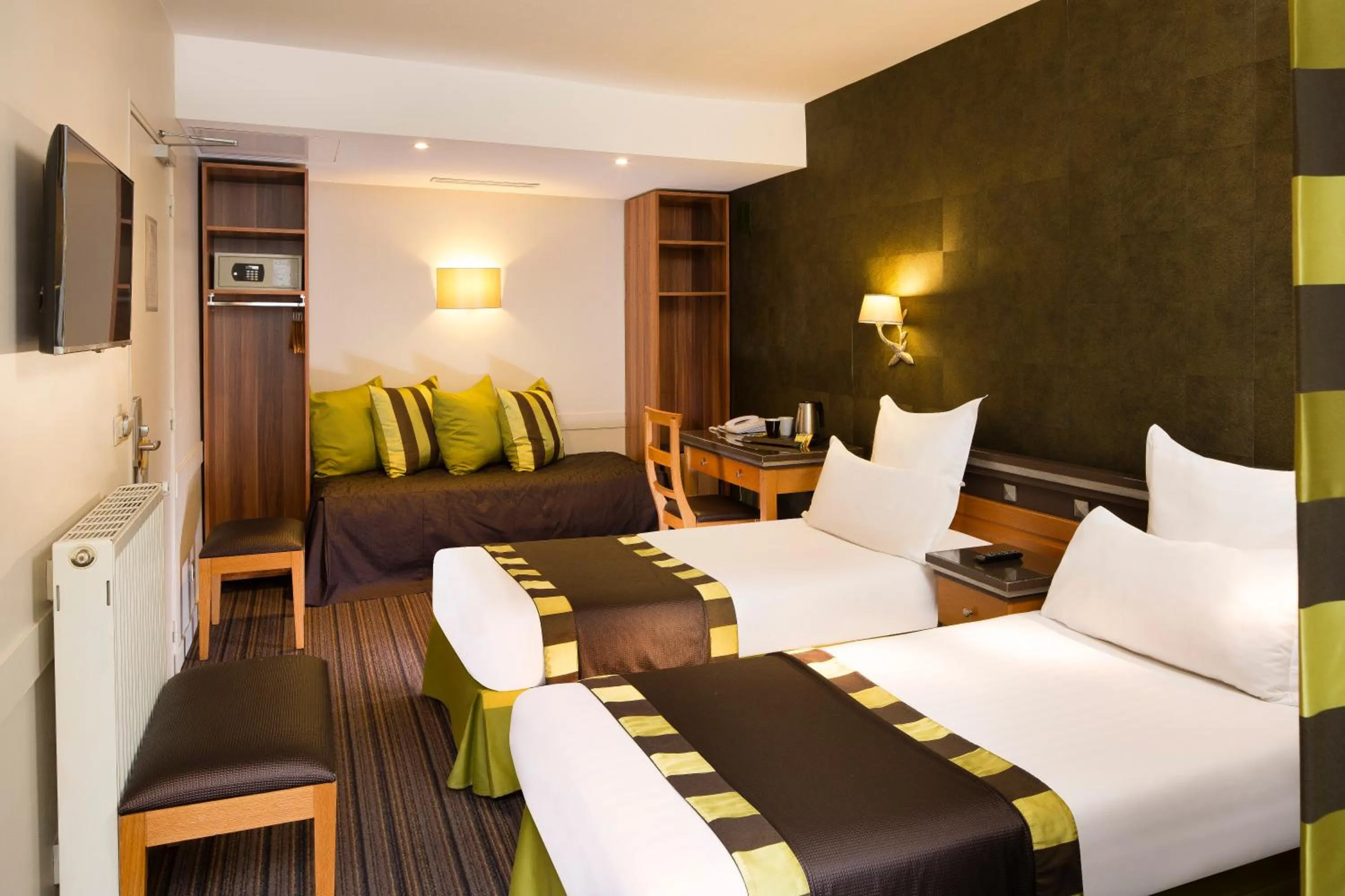 Bed in Hôtel Mondial