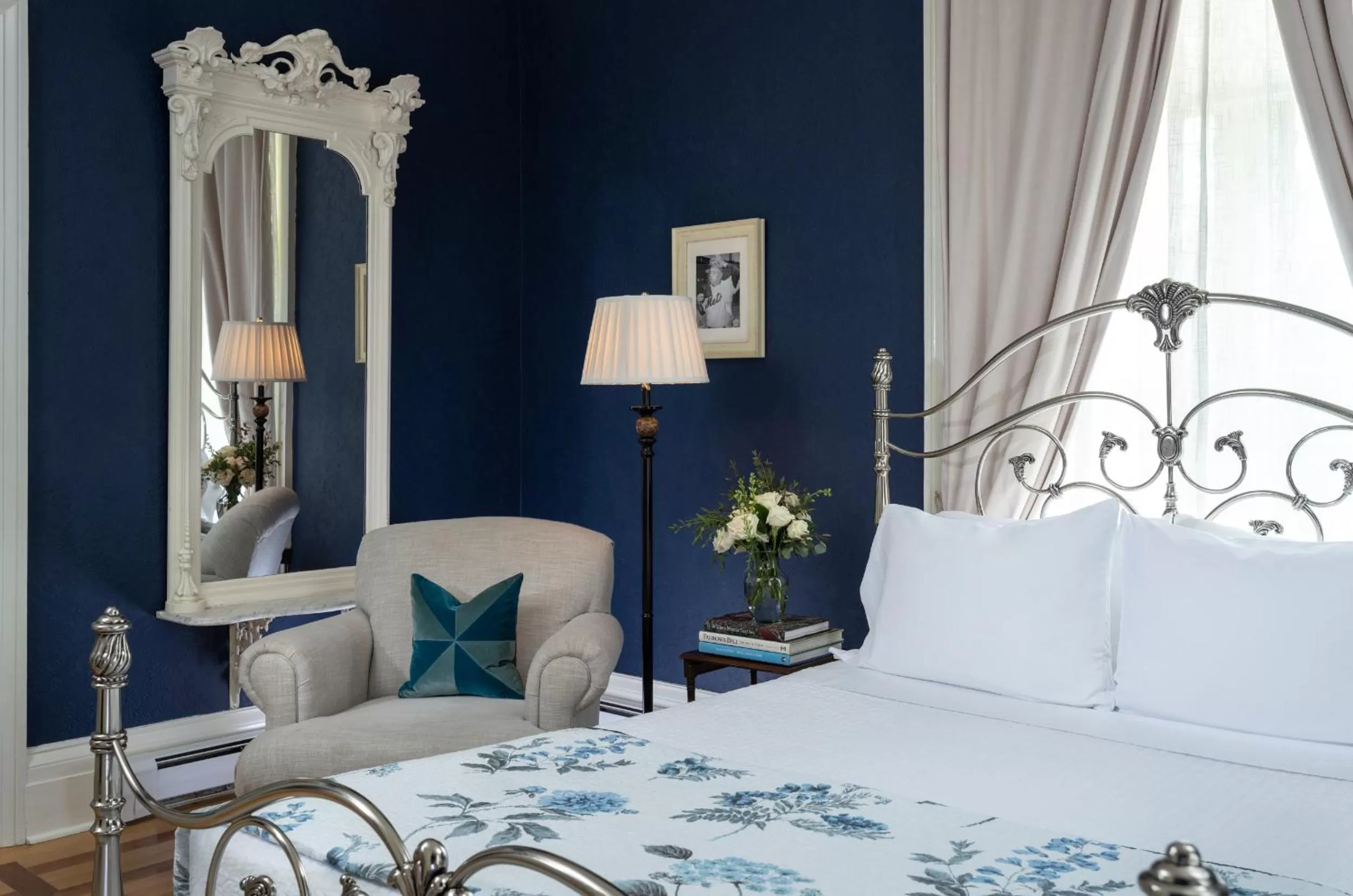 Bedroom, Bed in Landmark Inn