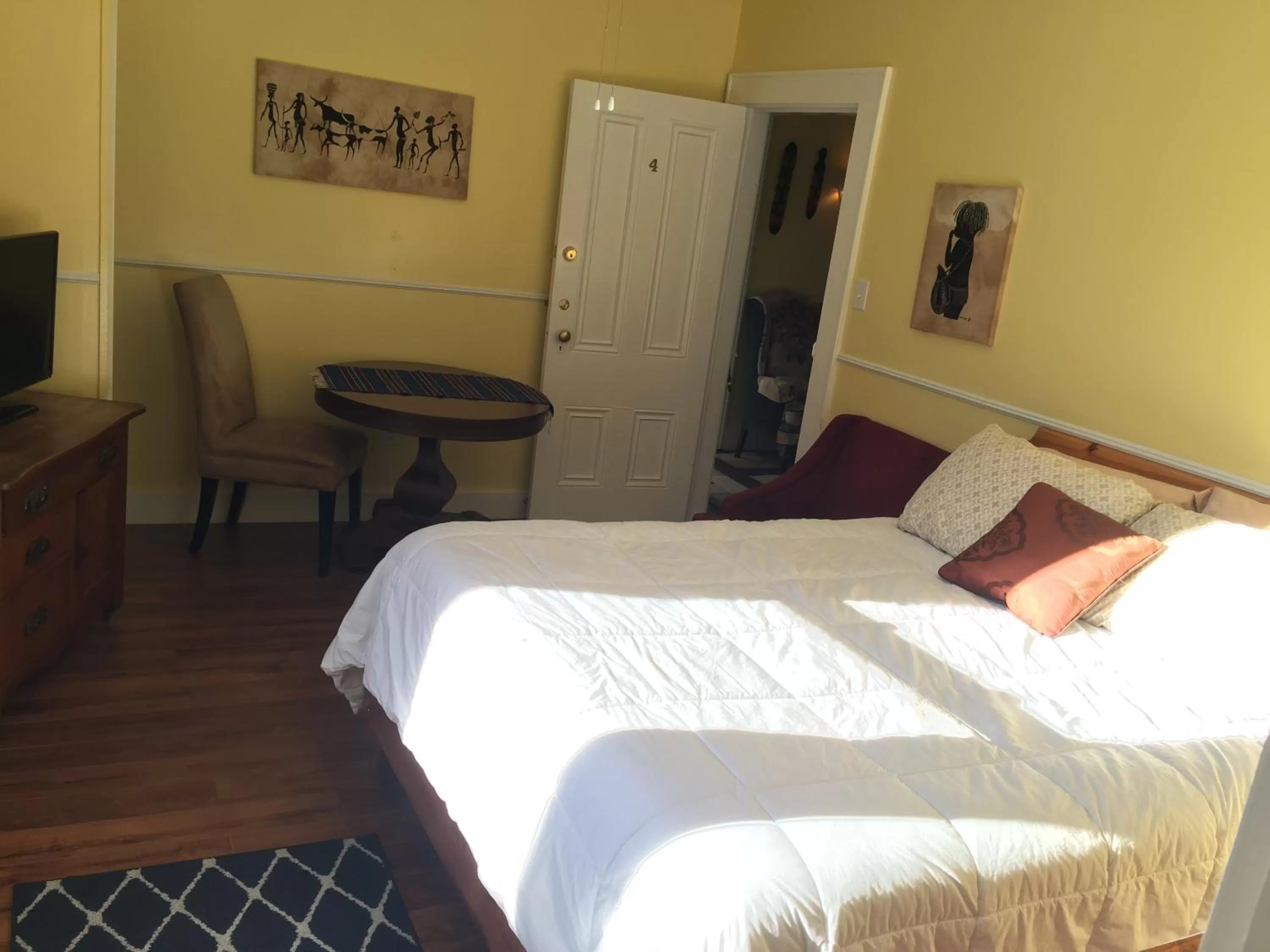 Bedroom in Lakelawn B&B and Motel