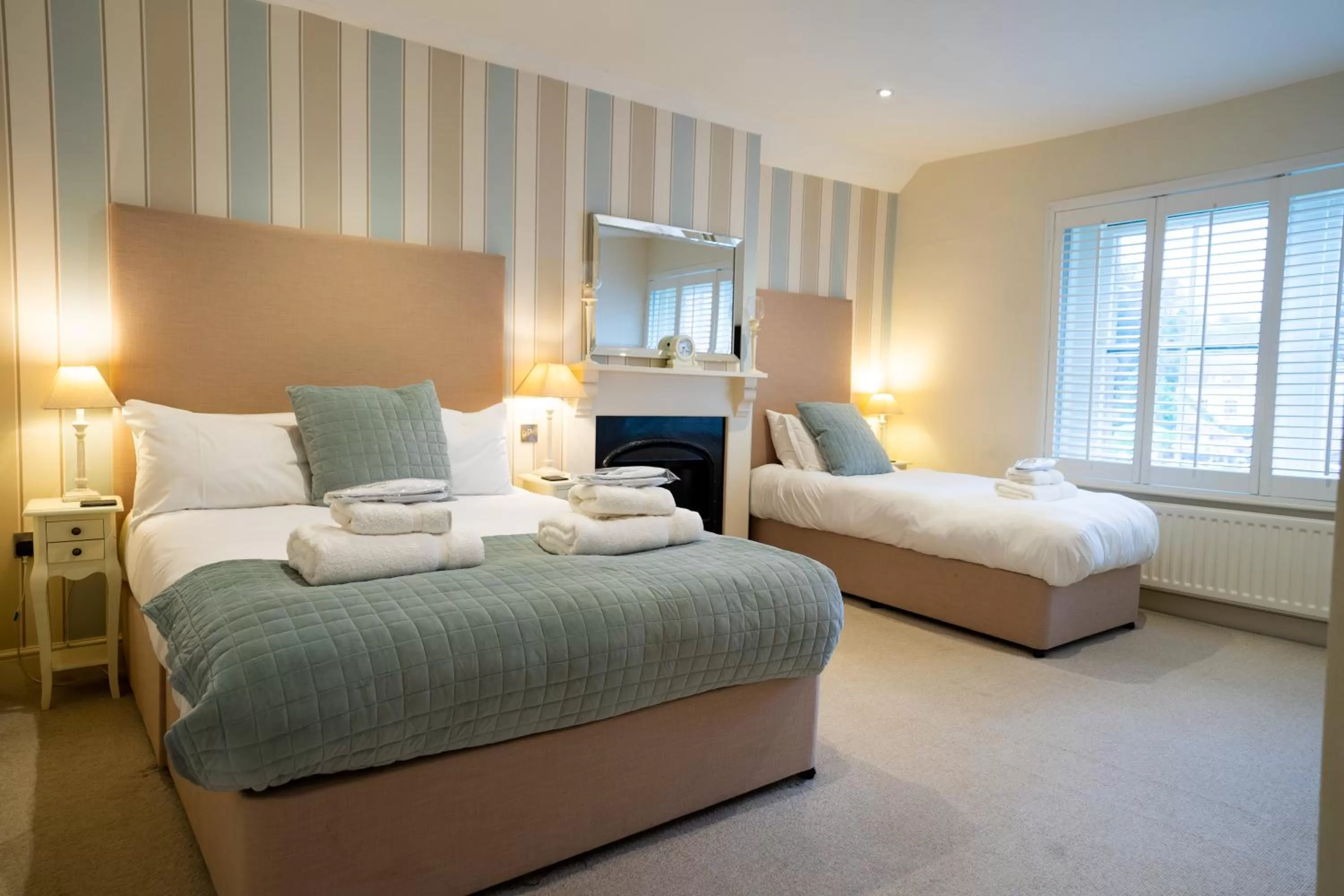 Bedroom, Bed in The Bear & Swan