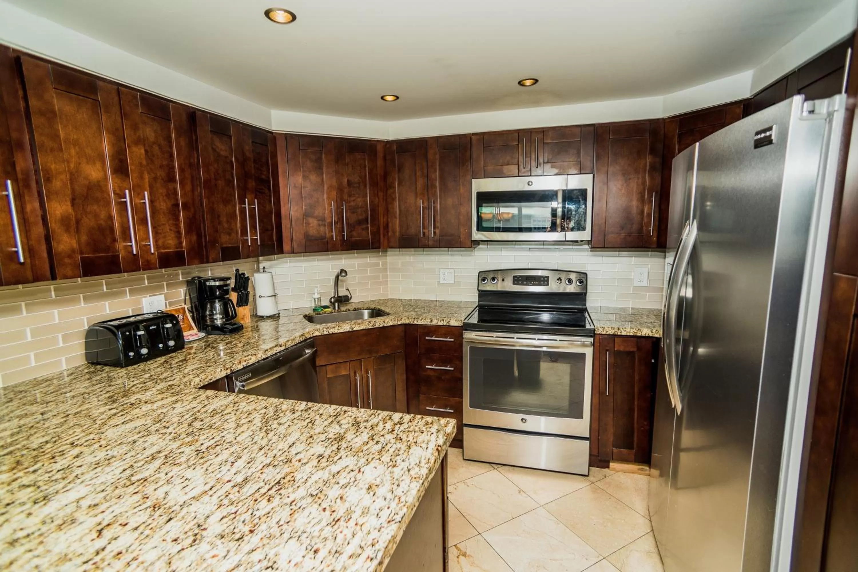 Kitchen or kitchenette, Kitchen/Kitchenette in The Alexander Beach Residences