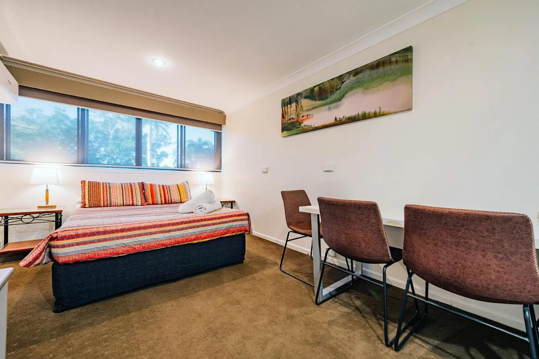 Seating area, Bed in Fitzroy Motor Inn