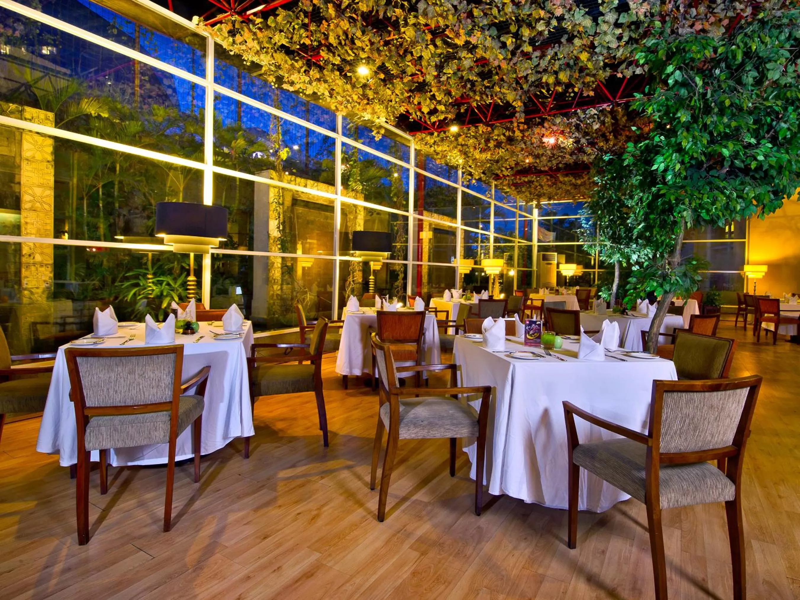 Restaurant/places to eat in Novotel Semarang