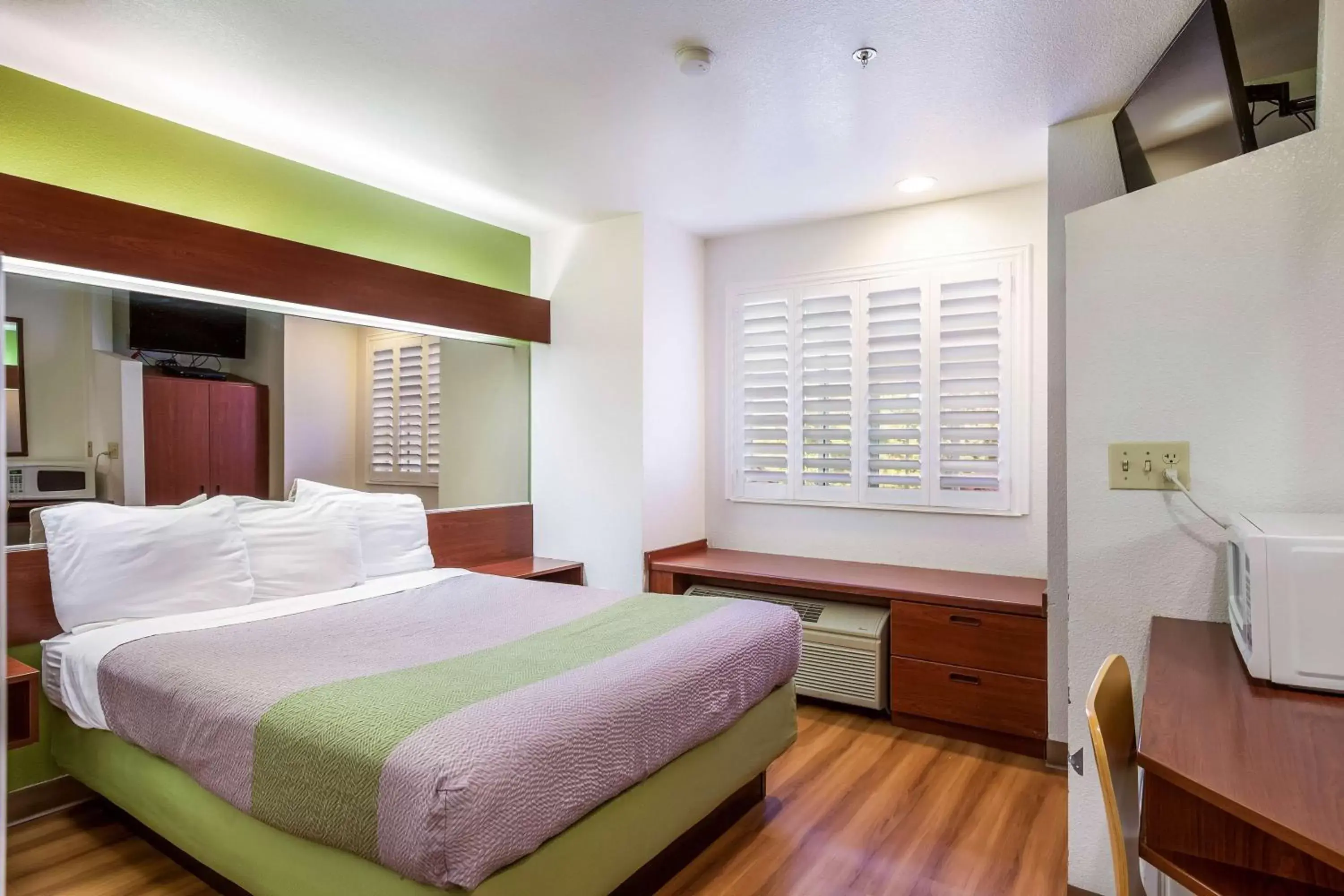 Queen Room with Two Queen Beds - single occupancy - Disability Access in Motel 6-Dixon, CA Queen Room with Two Queen Beds - single occupancy - Disability Access in Motel 6-Dixon, CA