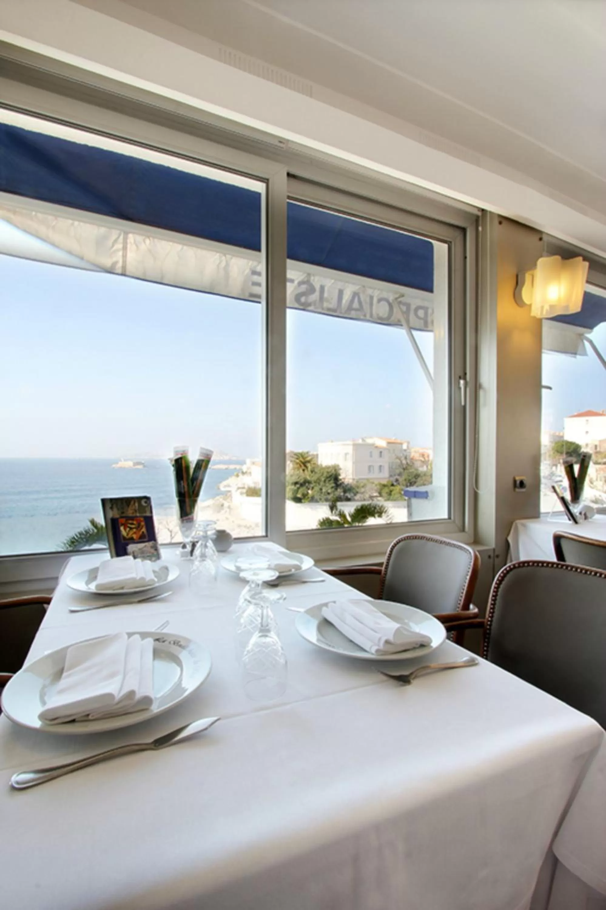 Restaurant/places to eat in Le Rhul