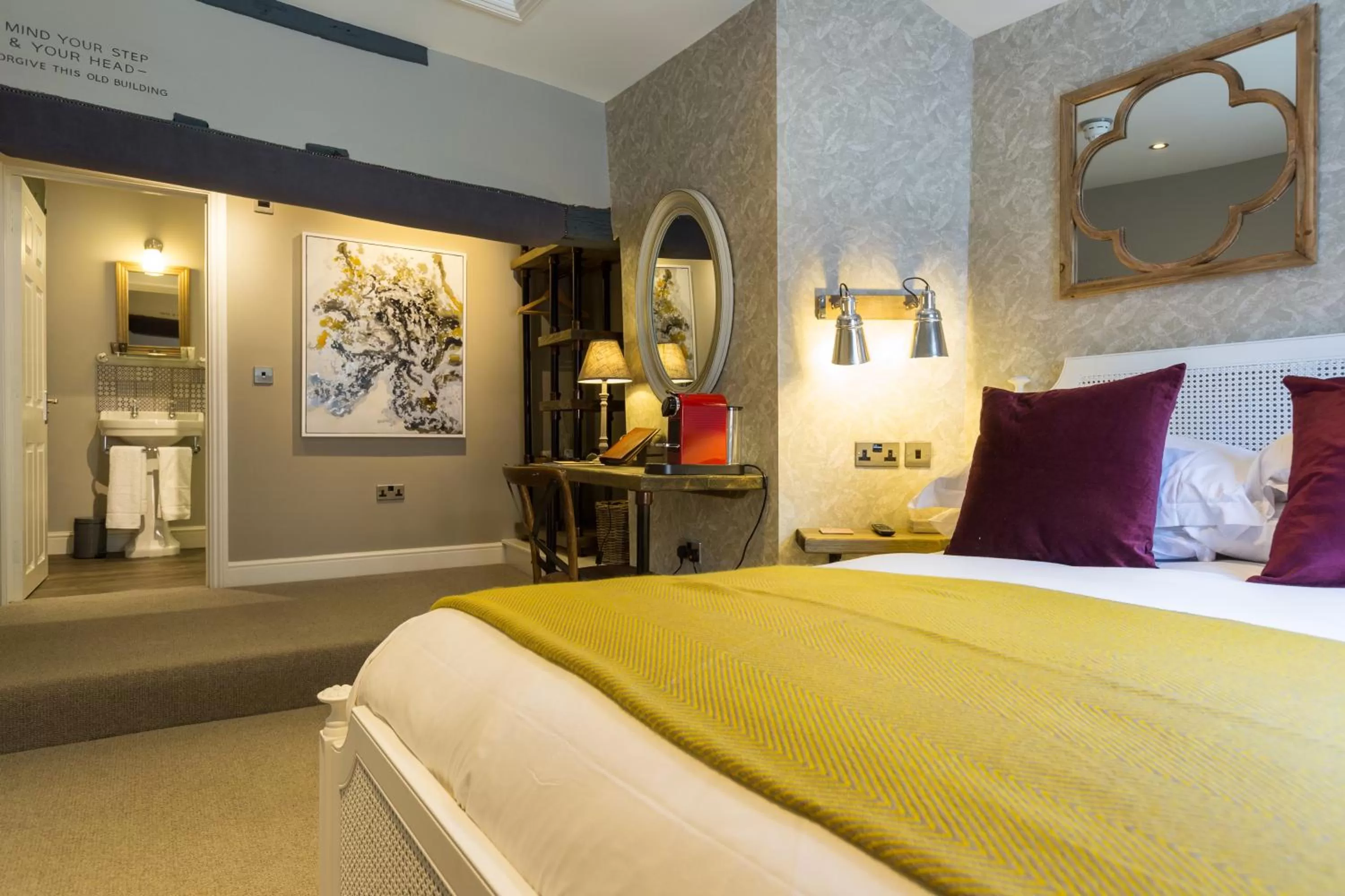 Bedroom, Bed in The Chequers Marlow